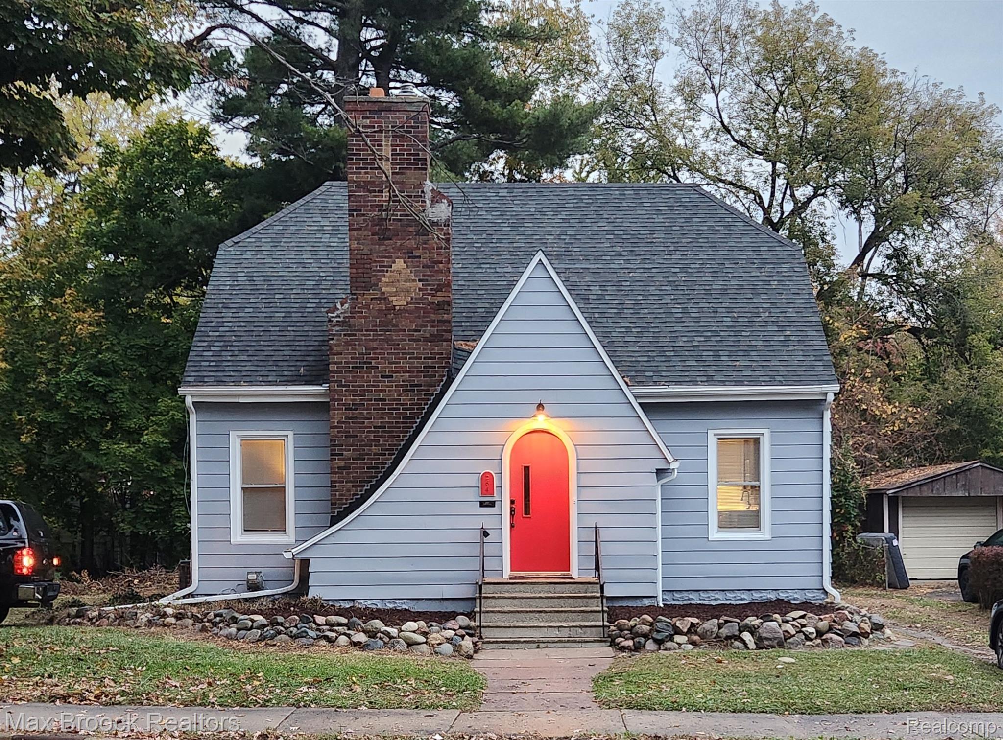 264 VOORHEIS Street