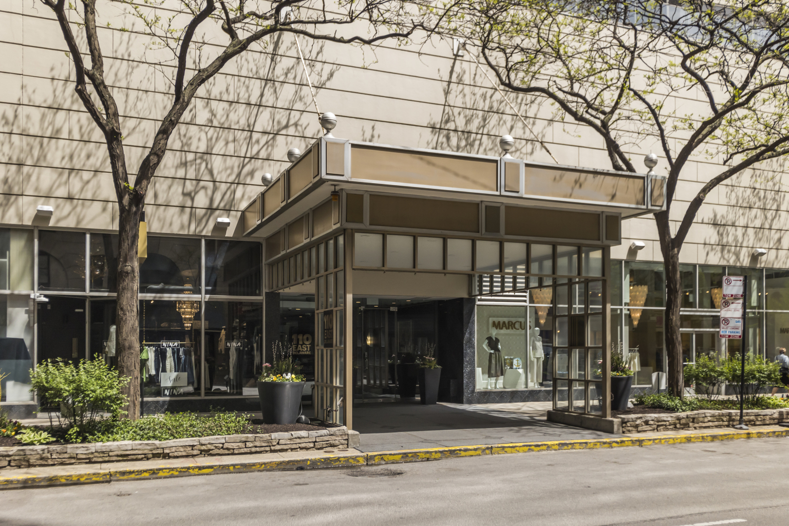 110 E Delaware Place Unit: 802