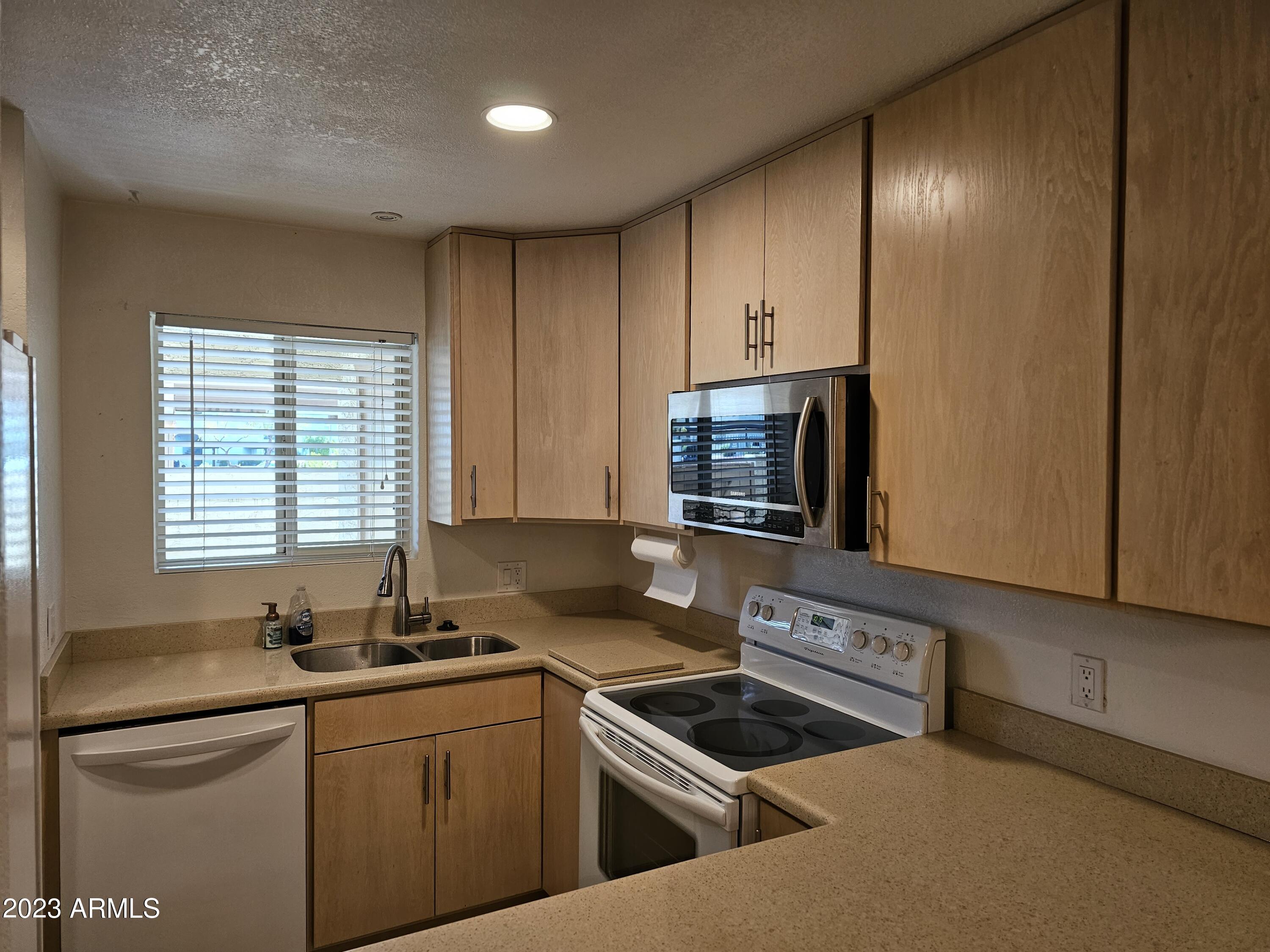4150 E CACTUS Road # 102