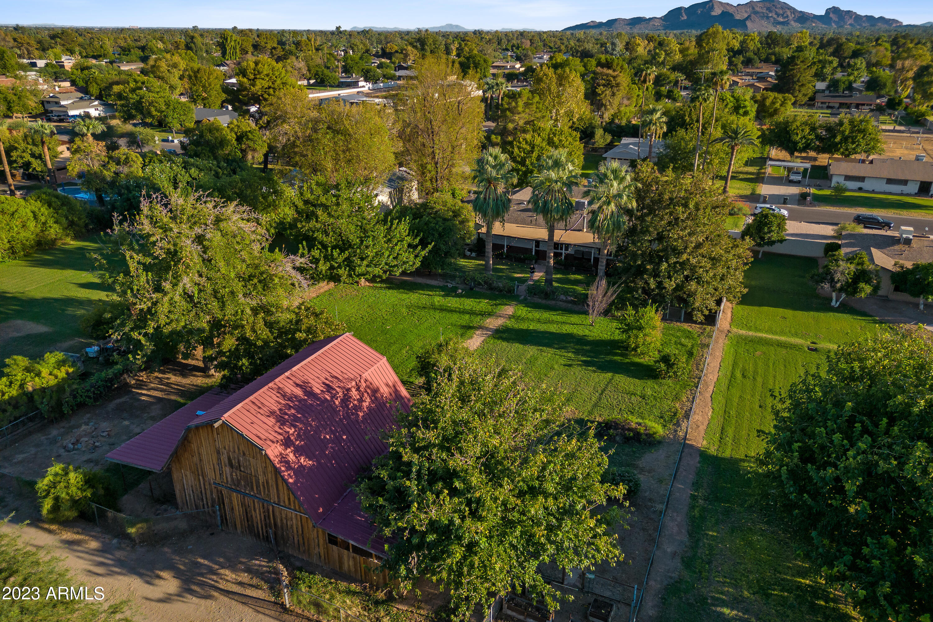 5316 E VOLTAIRE Avenue