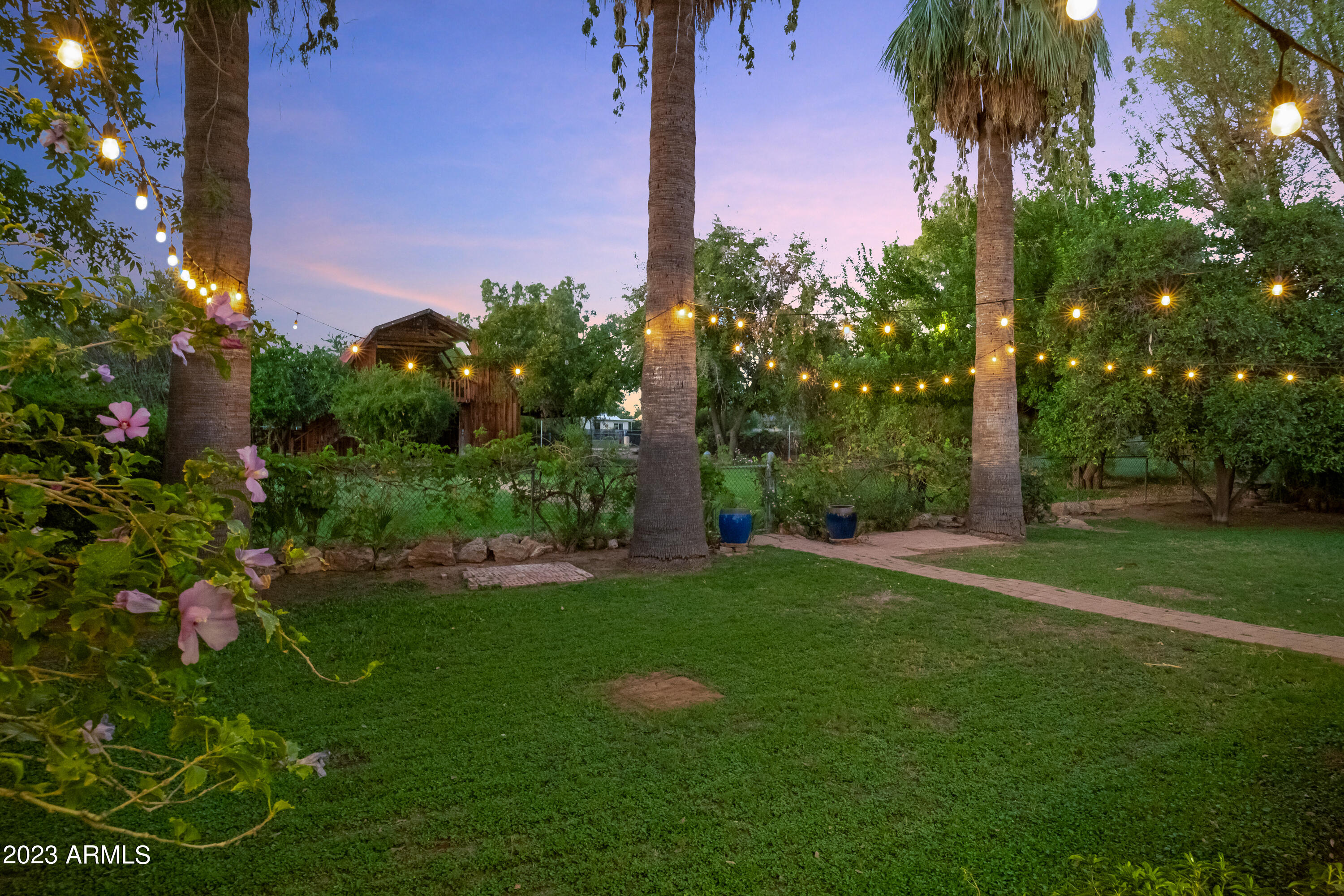 5316 E VOLTAIRE Avenue