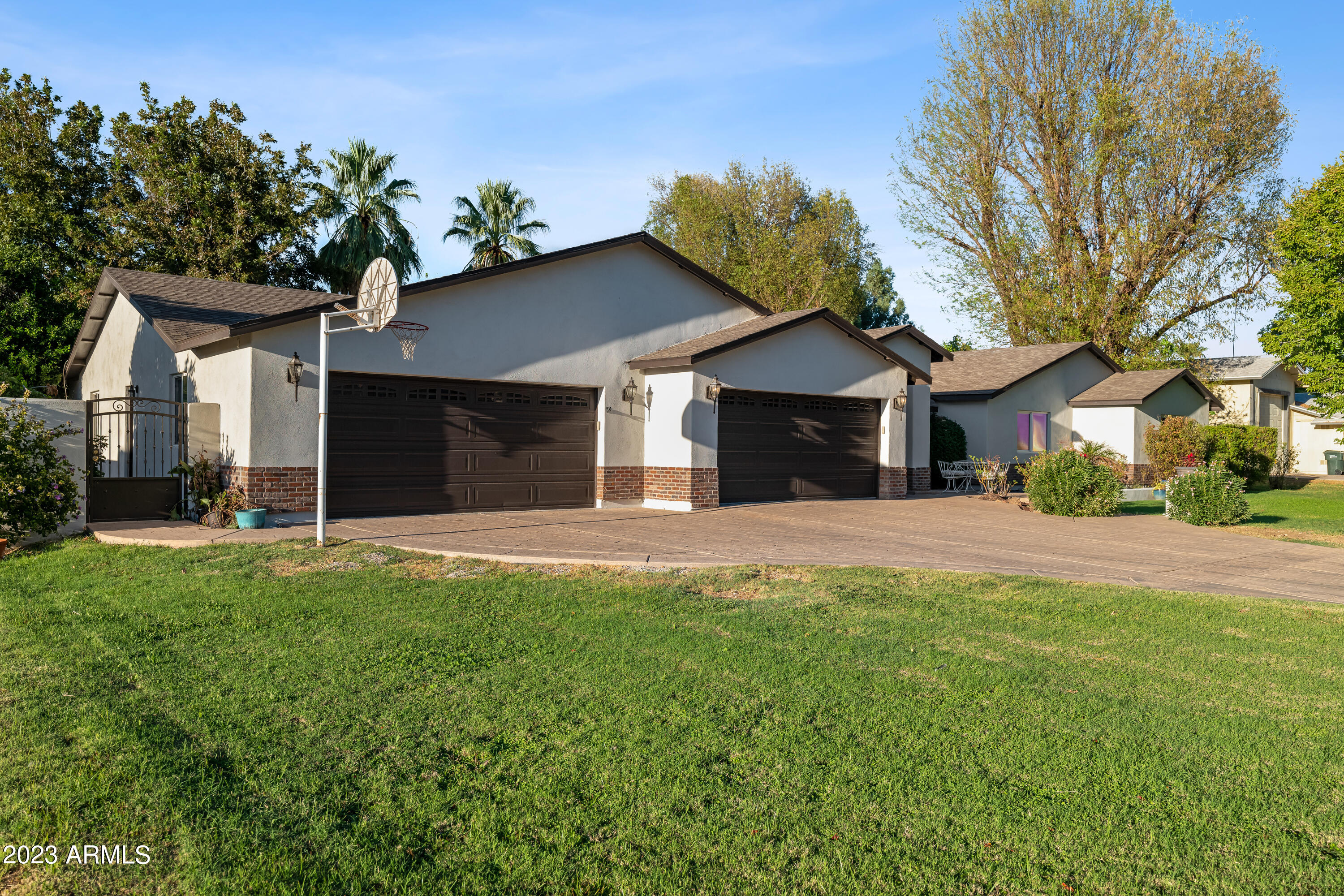 5316 E VOLTAIRE Avenue