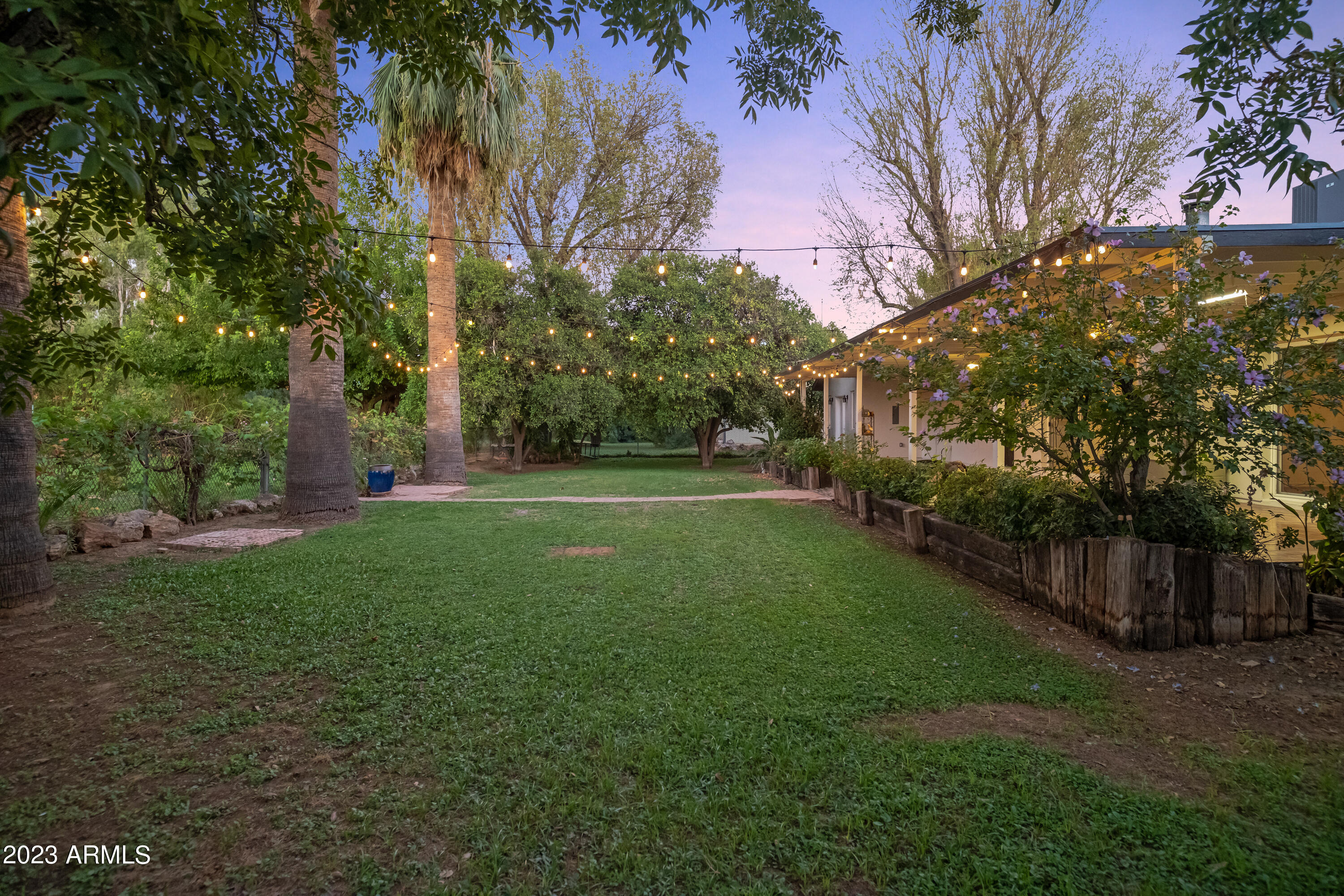 5316 E VOLTAIRE Avenue
