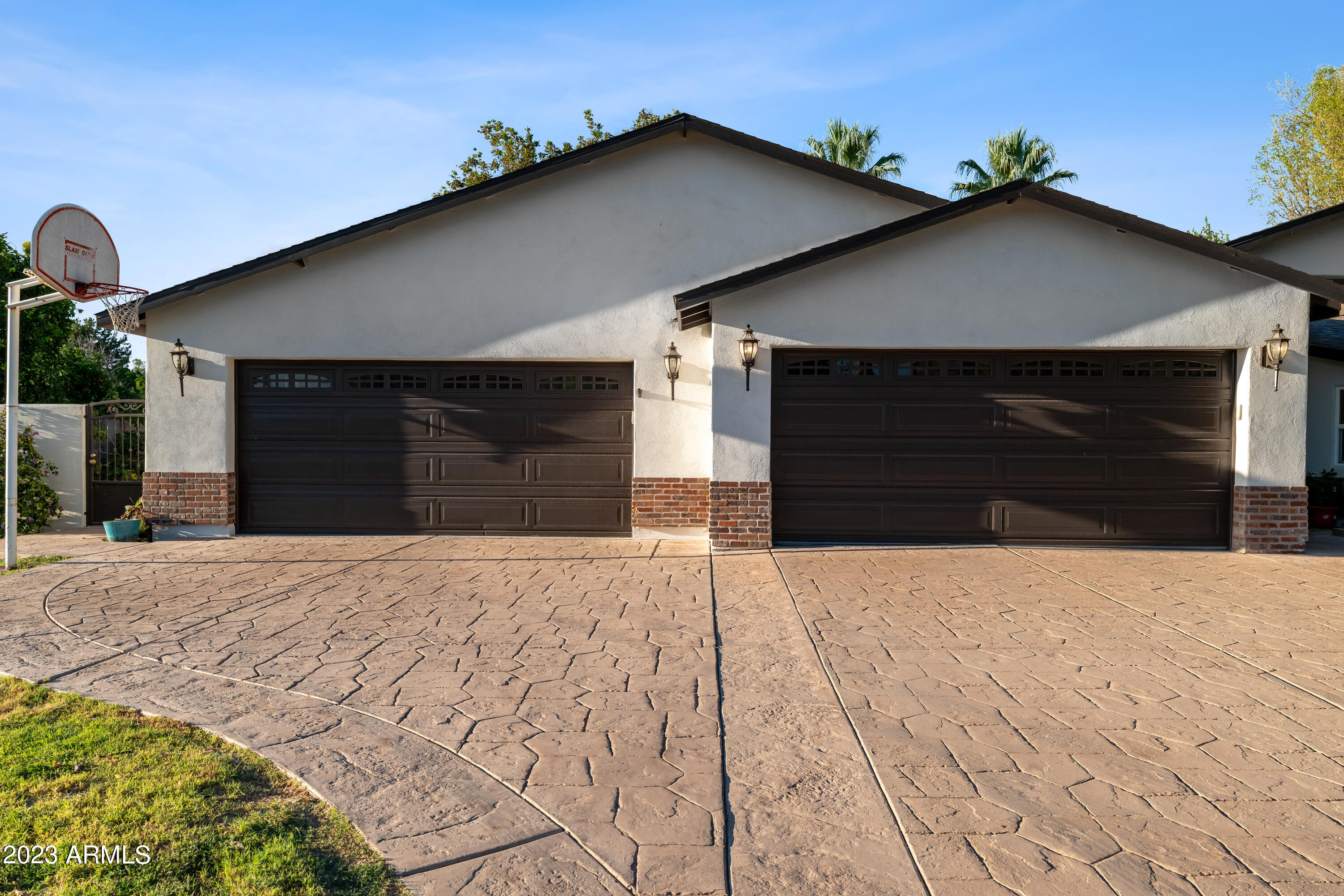 5316 E VOLTAIRE Avenue