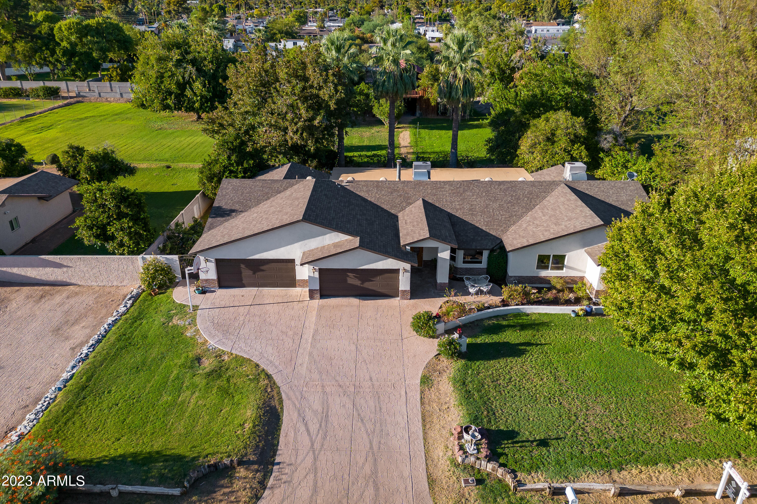 5316 E VOLTAIRE Avenue