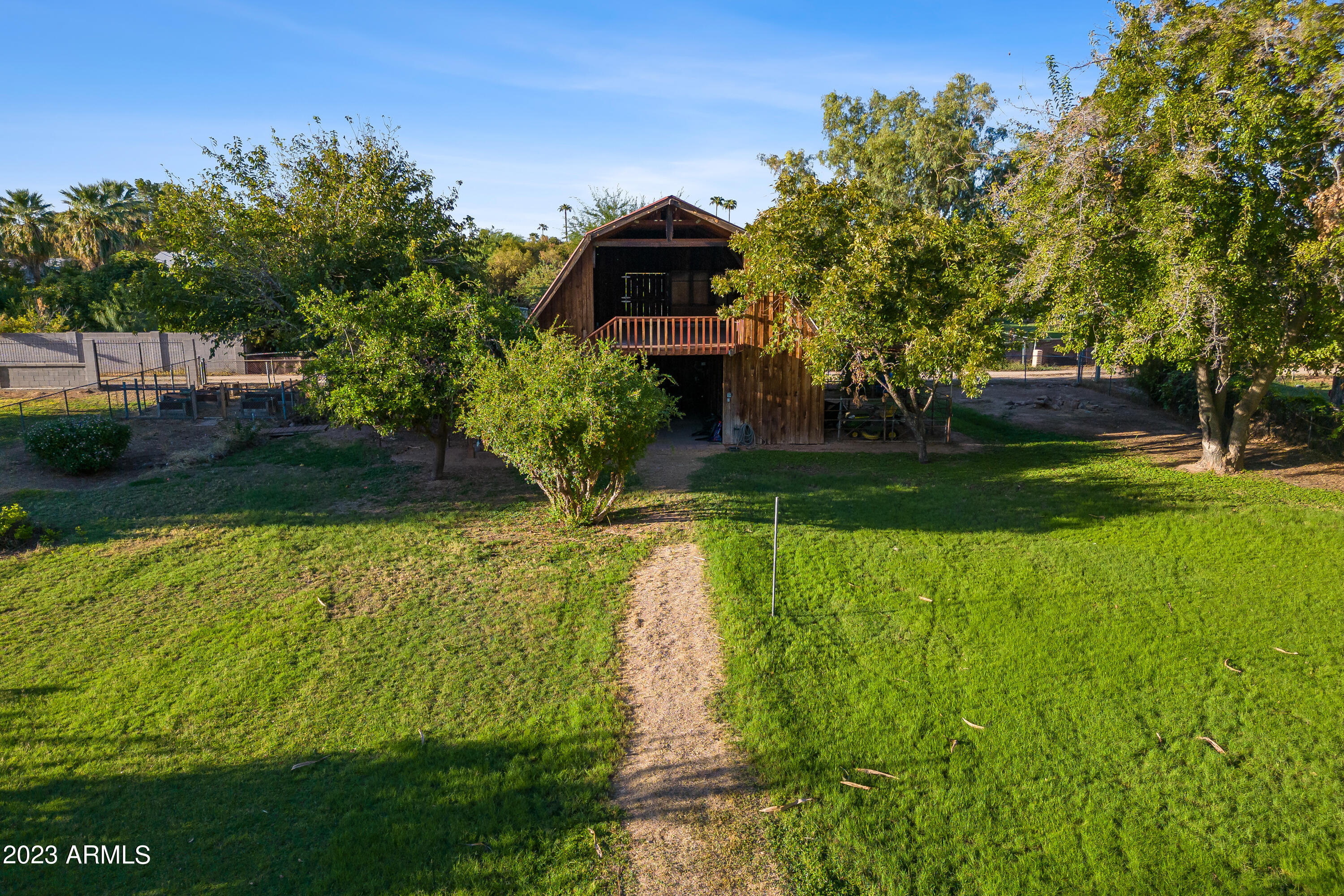 5316 E VOLTAIRE Avenue