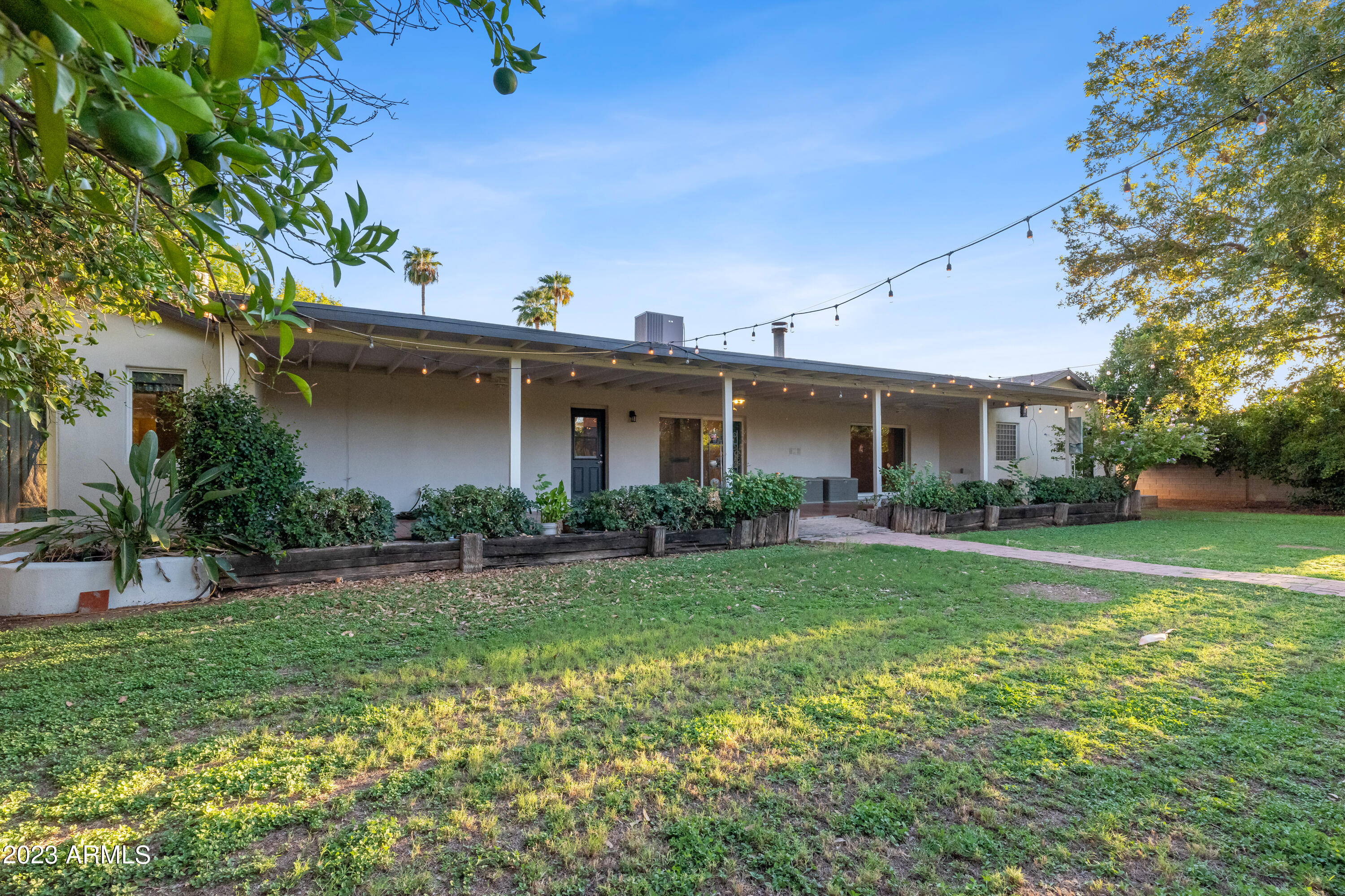 5316 E VOLTAIRE Avenue