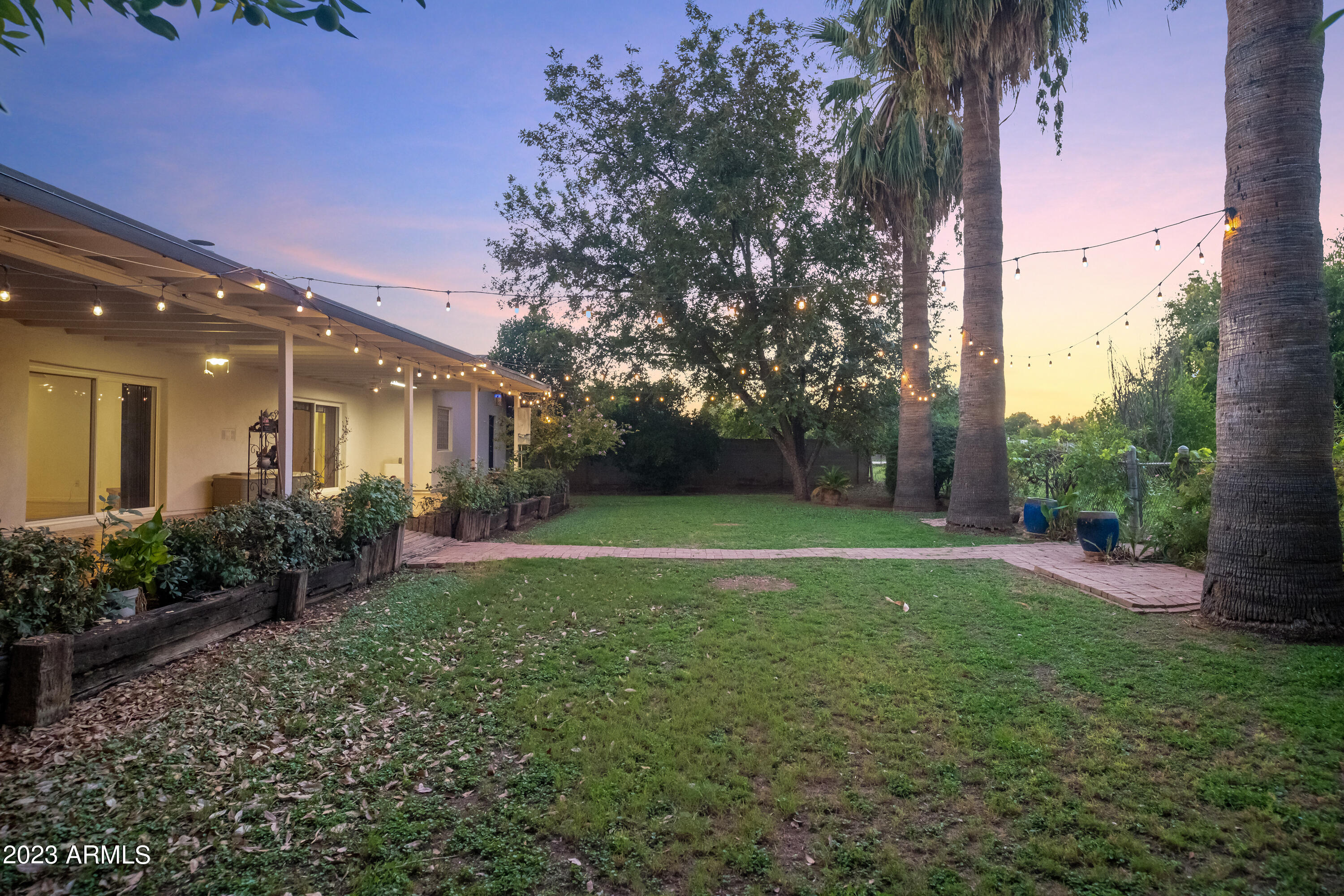 5316 E VOLTAIRE Avenue