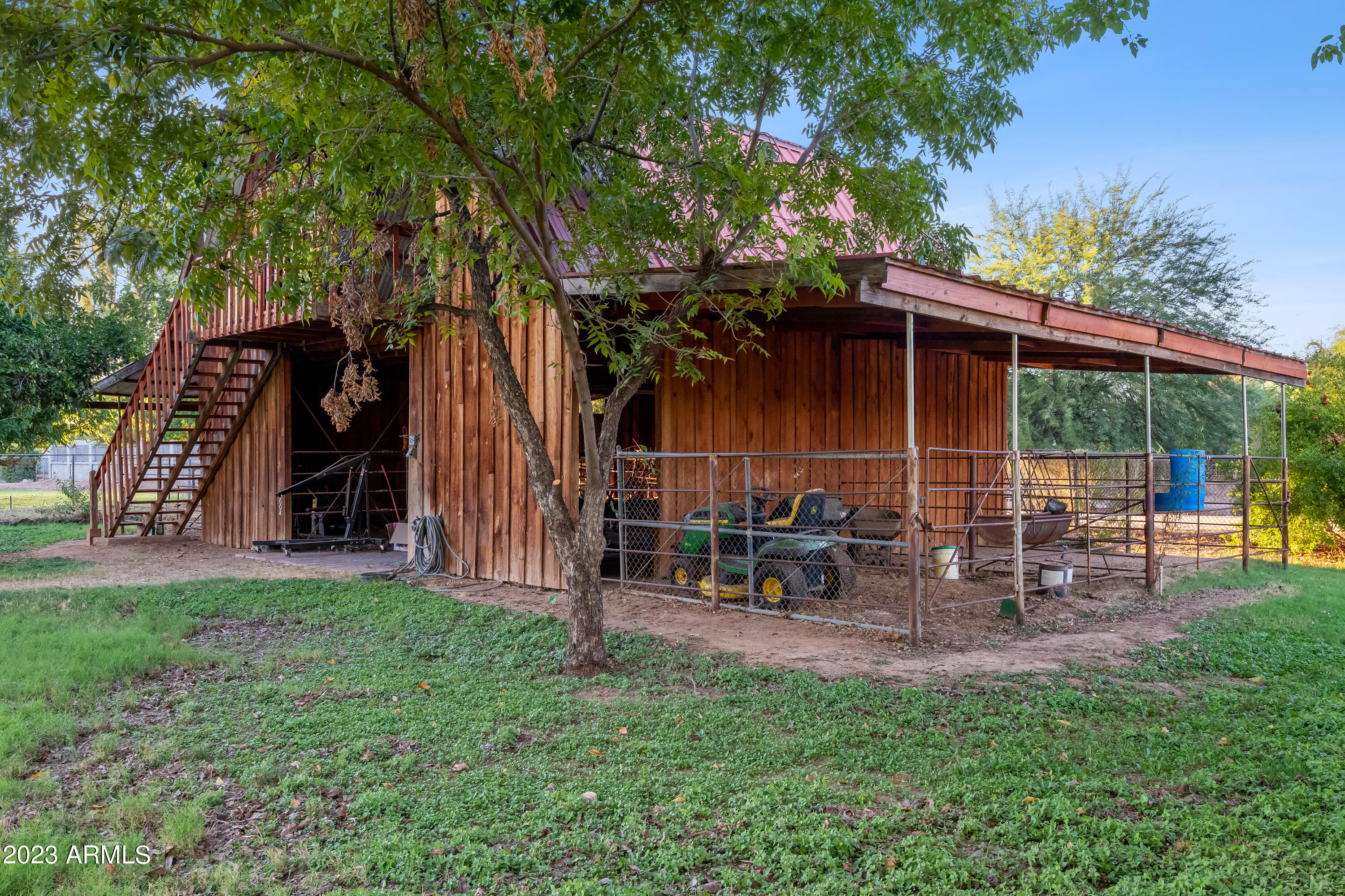 5316 E VOLTAIRE Avenue
