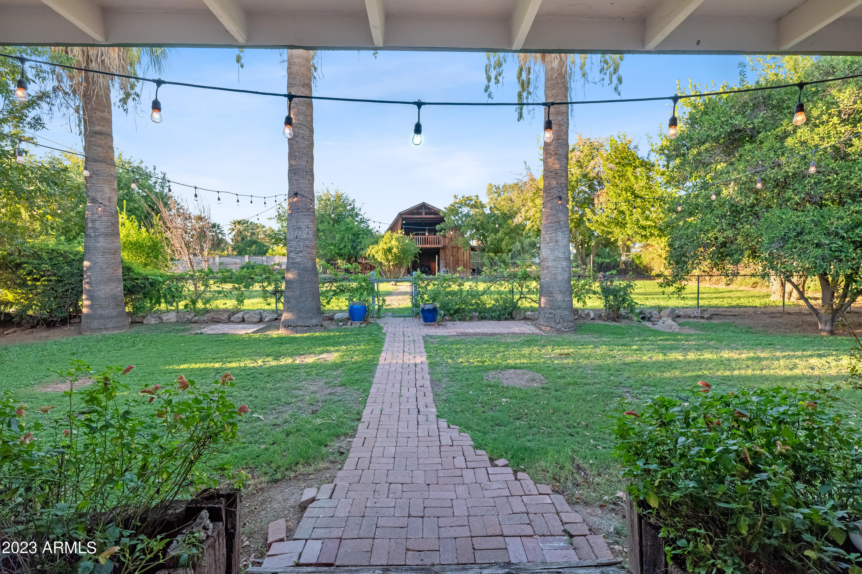 5316 E VOLTAIRE Avenue