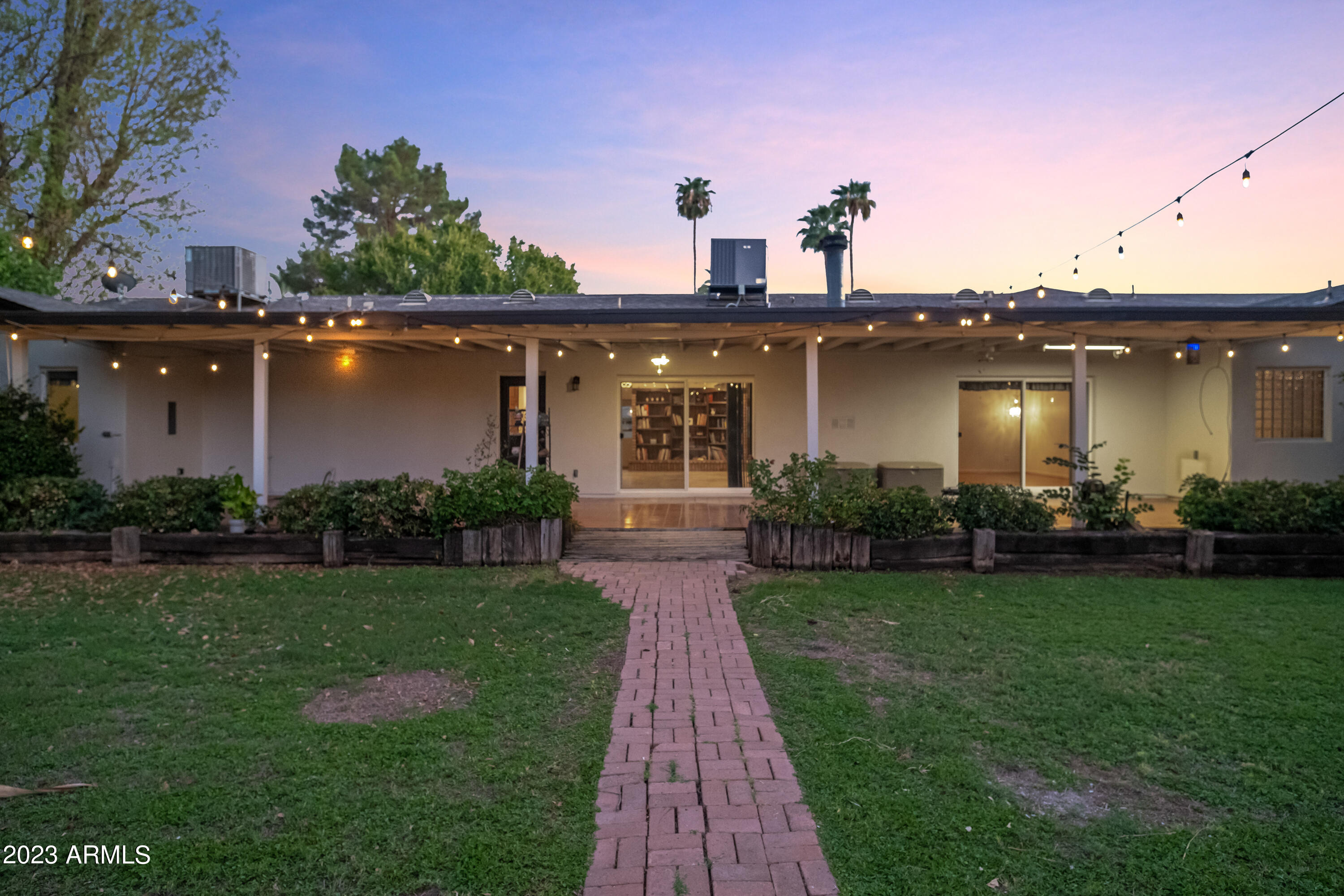 5316 E VOLTAIRE Avenue