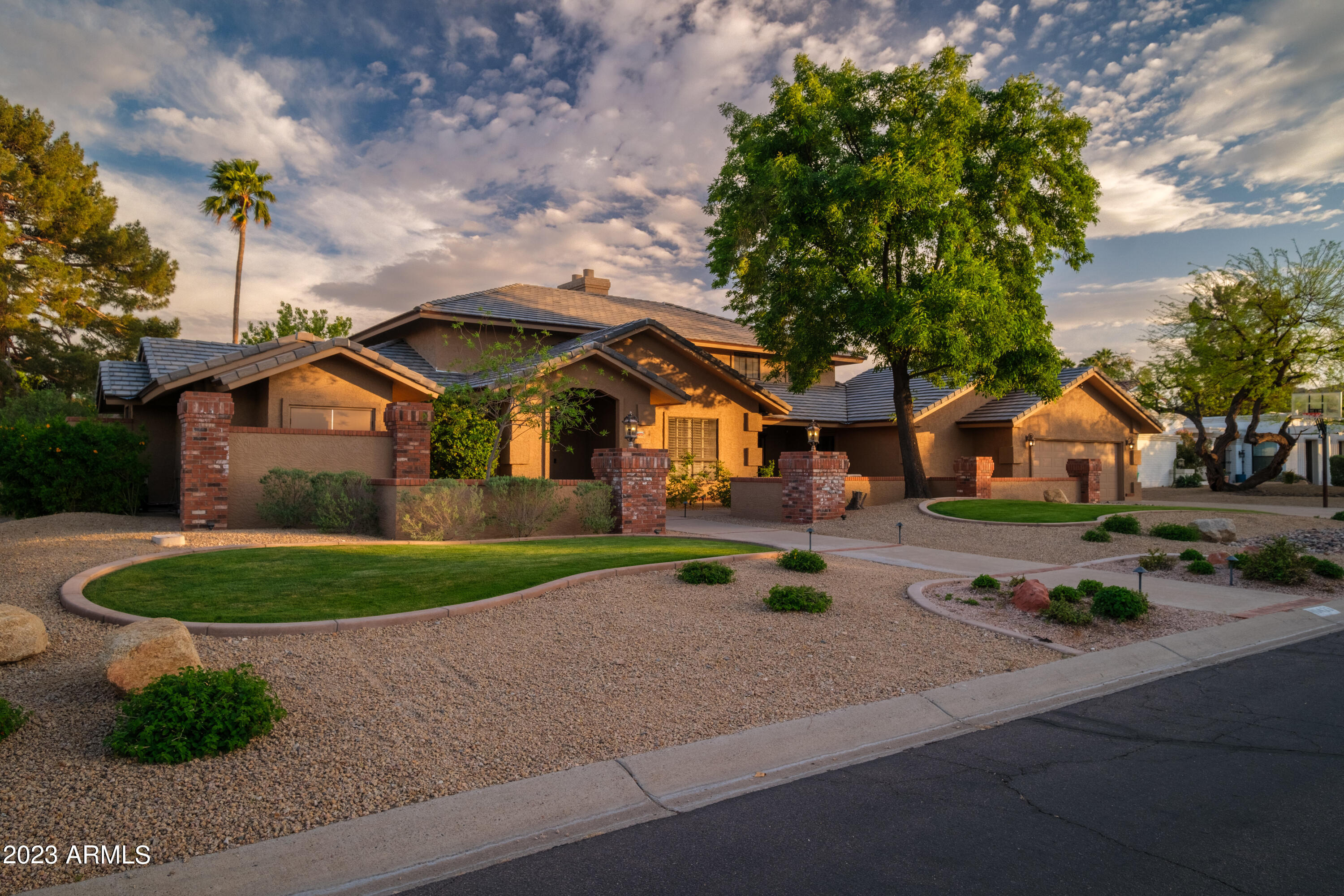 10423 N 48TH Place