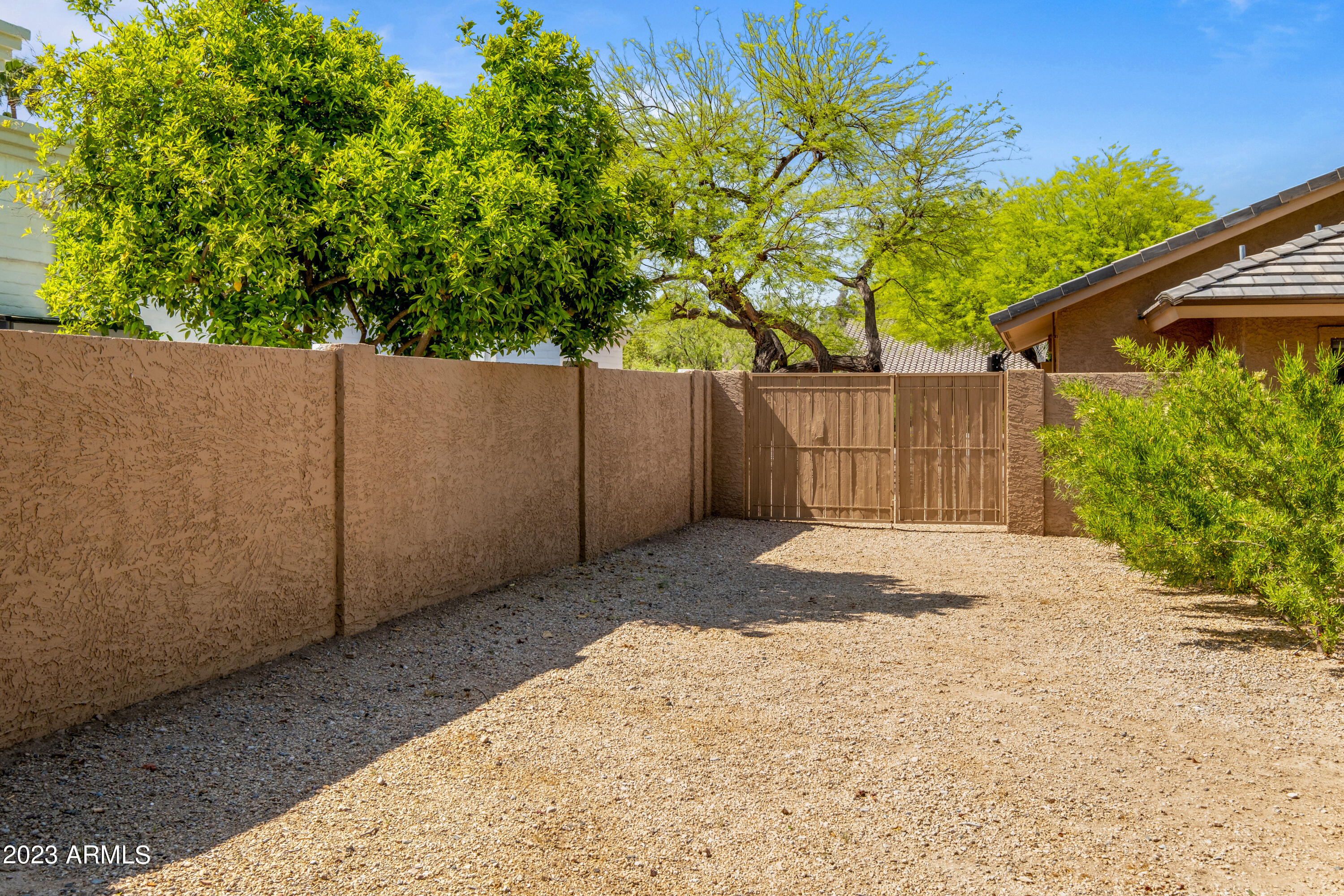 10423 N 48TH Place