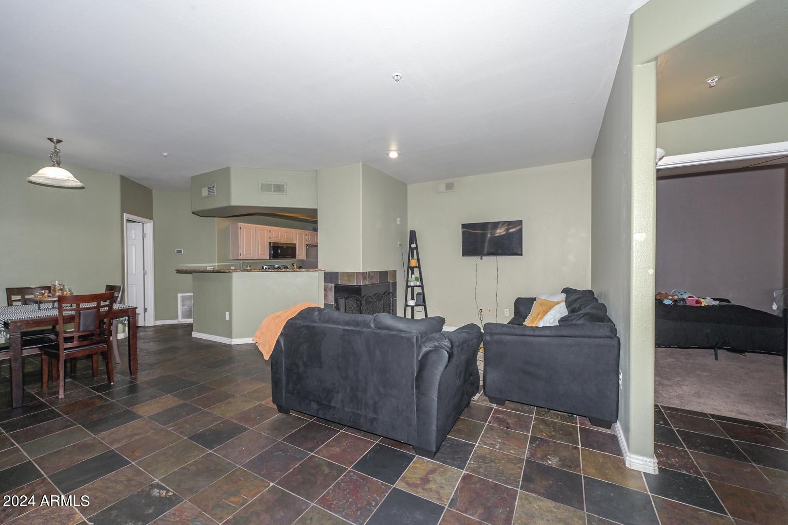 600 W GROVE Parkway # 1137