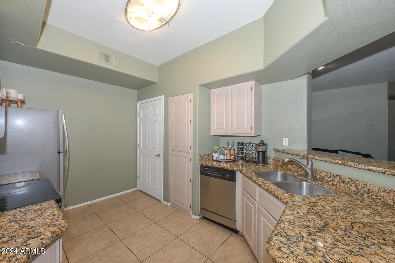 600 W GROVE Parkway # 1137