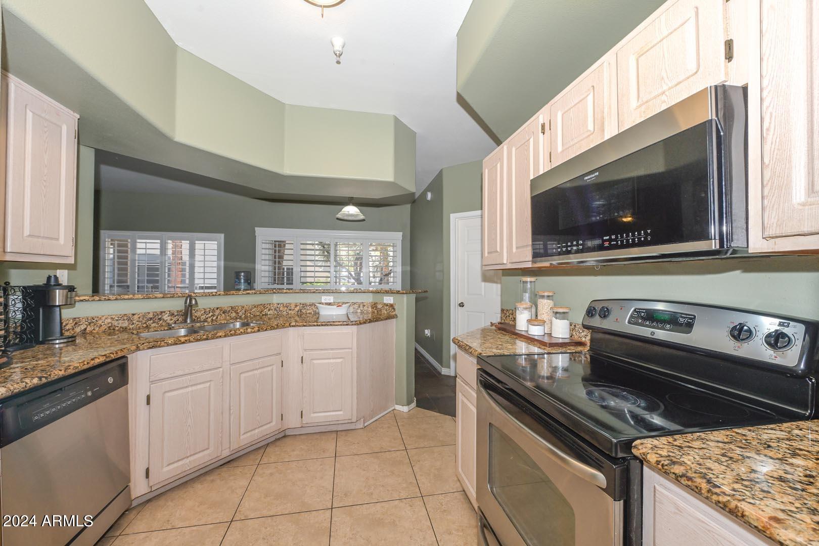600 W GROVE Parkway # 1137