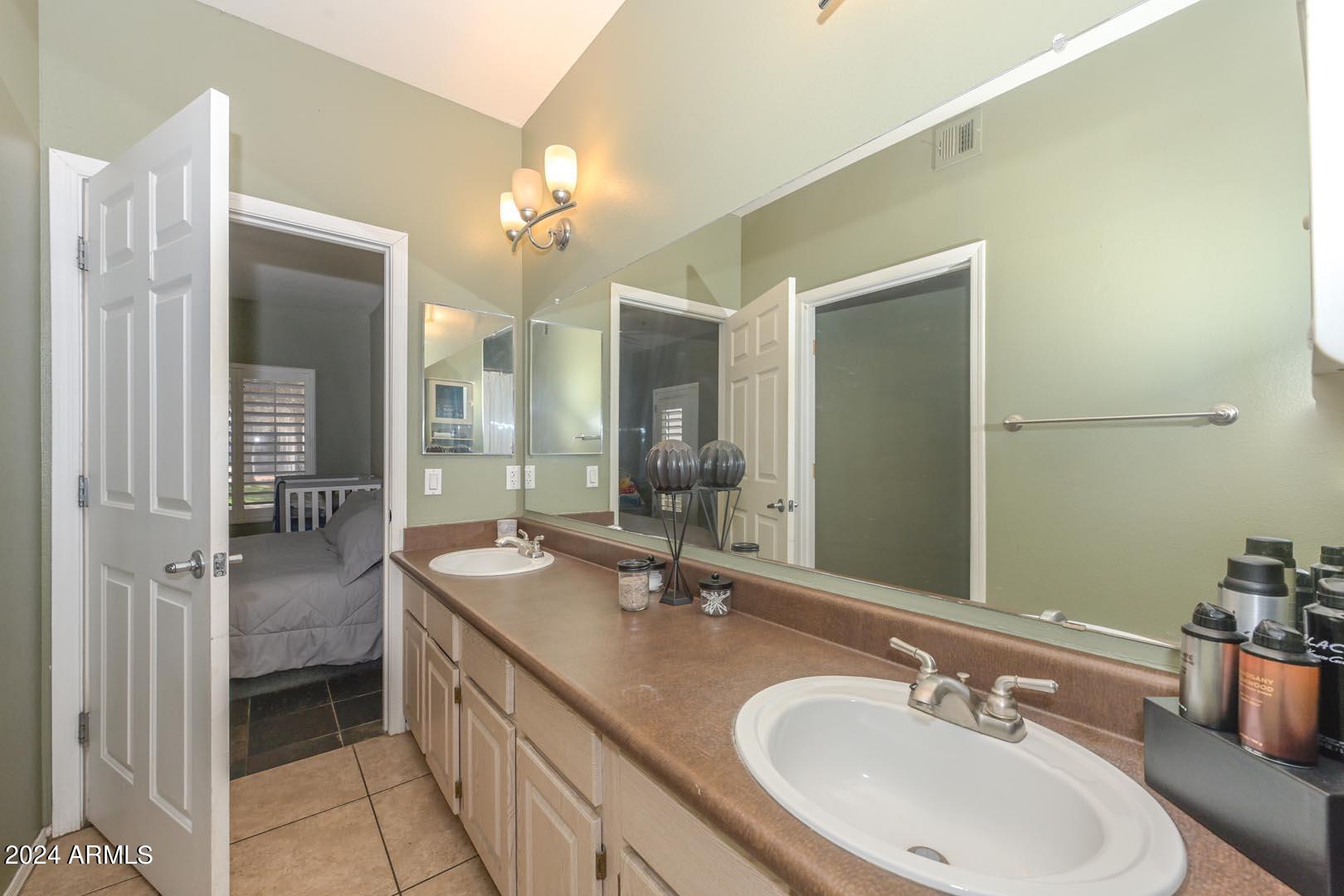 600 W GROVE Parkway # 1137