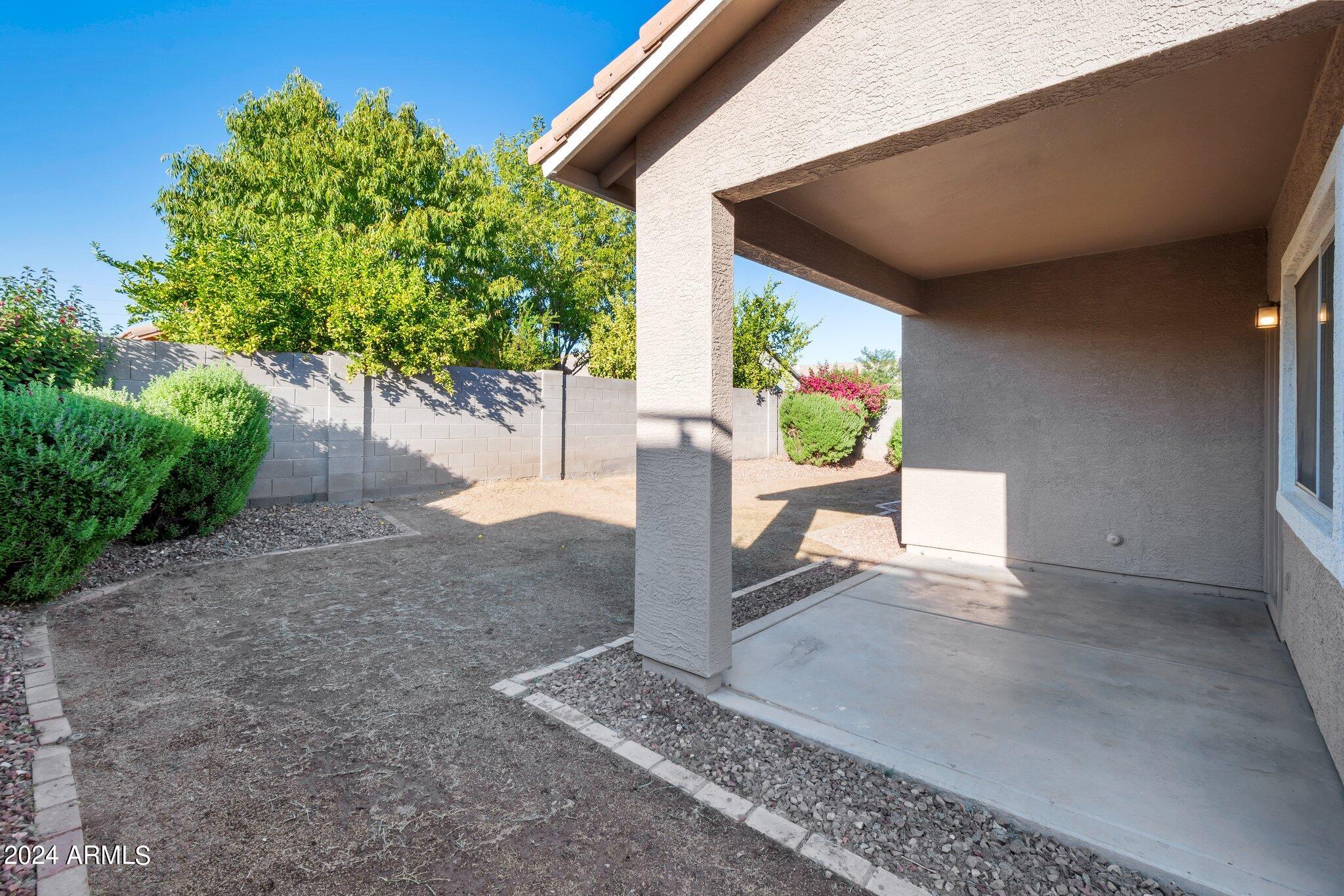 3694 E LONGHORN Drive