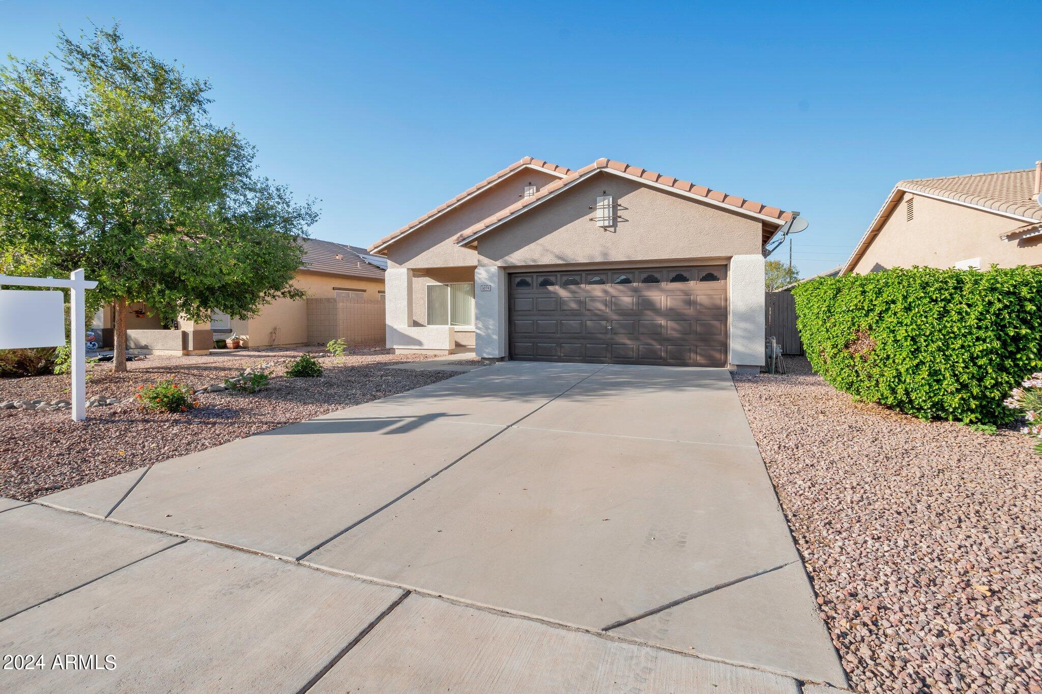3694 E LONGHORN Drive