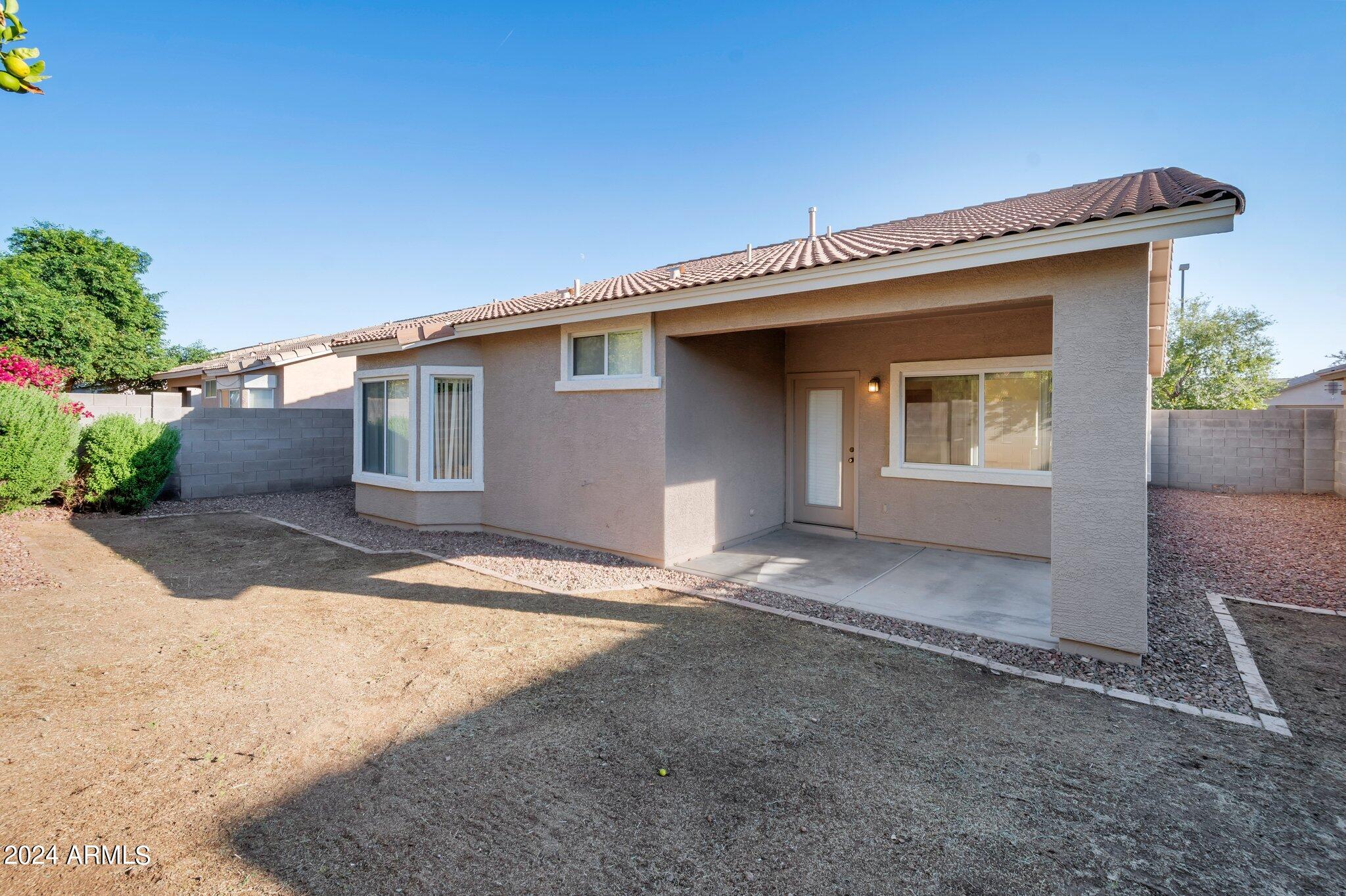 3694 E LONGHORN Drive
