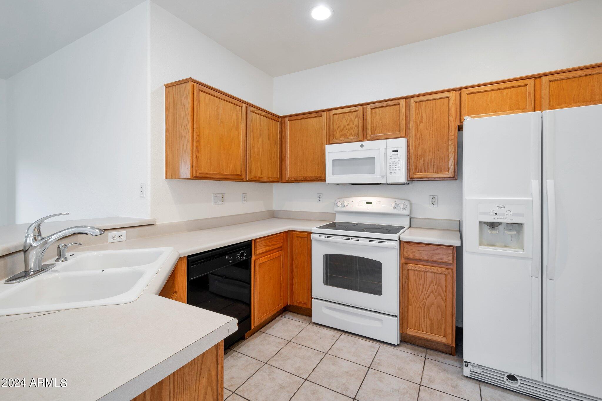 3694 E LONGHORN Drive