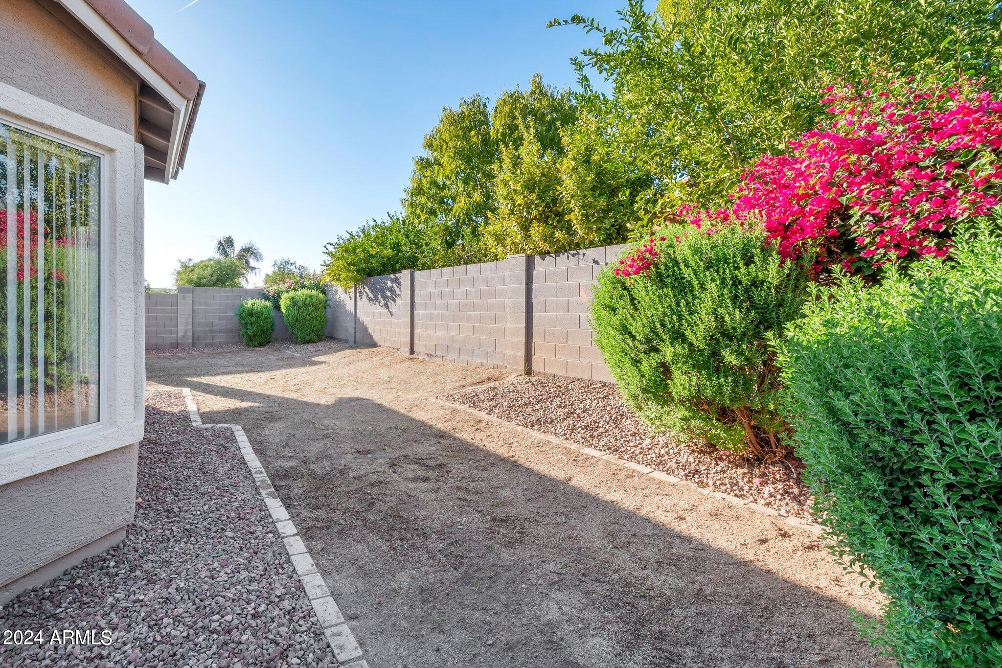 3694 E LONGHORN Drive