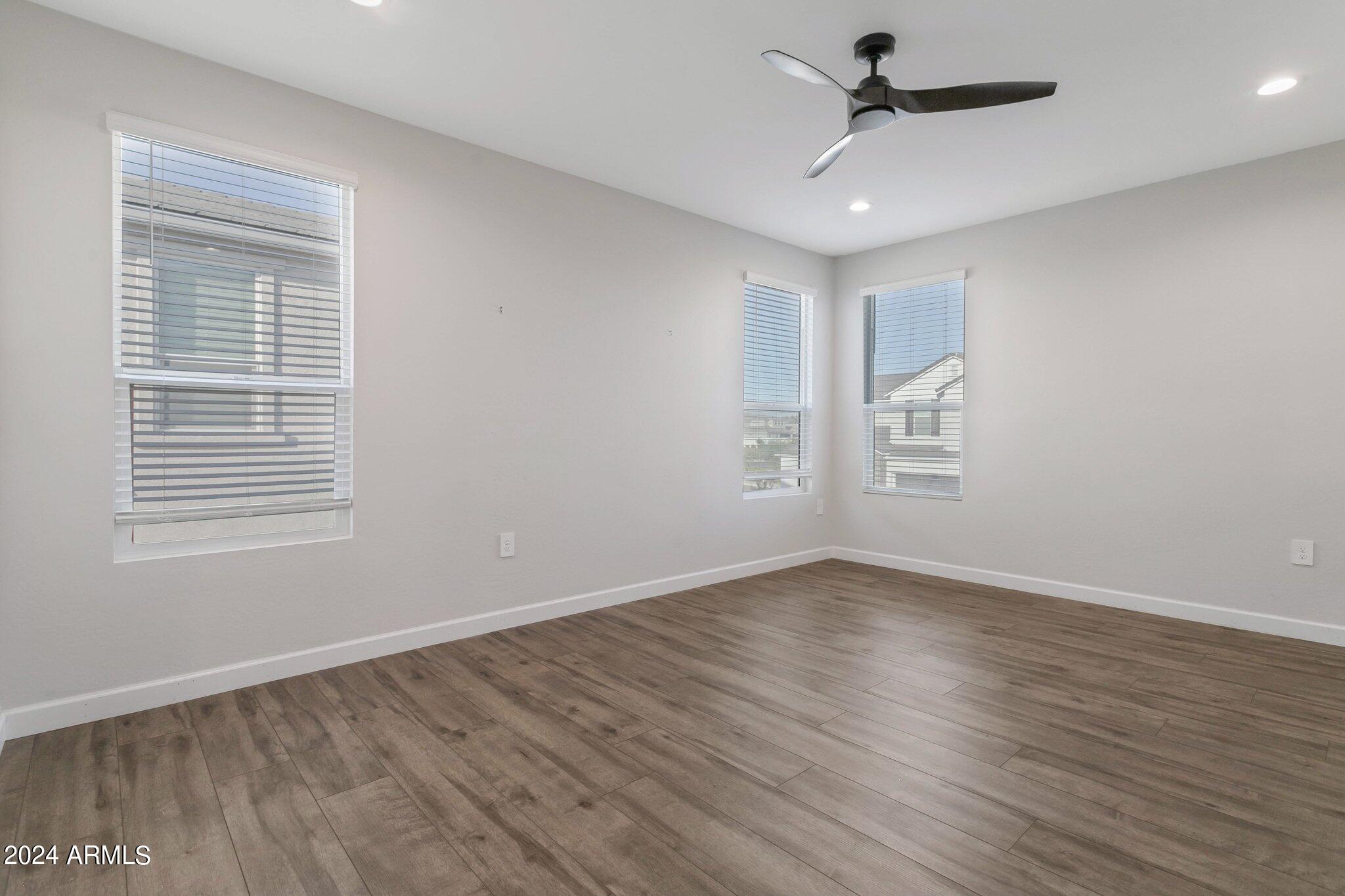 4868 E MURIEL Drive