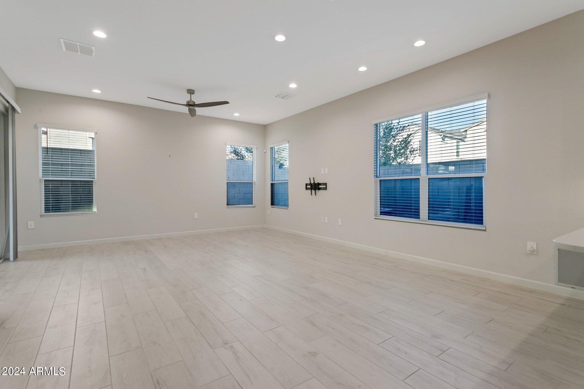 4868 E MURIEL Drive