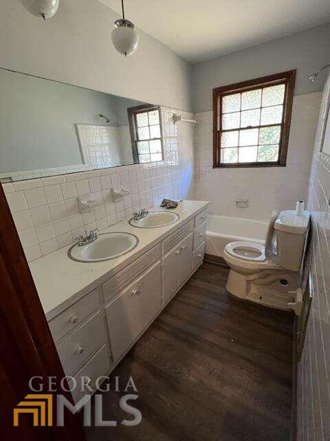 220 E Memorial Drive