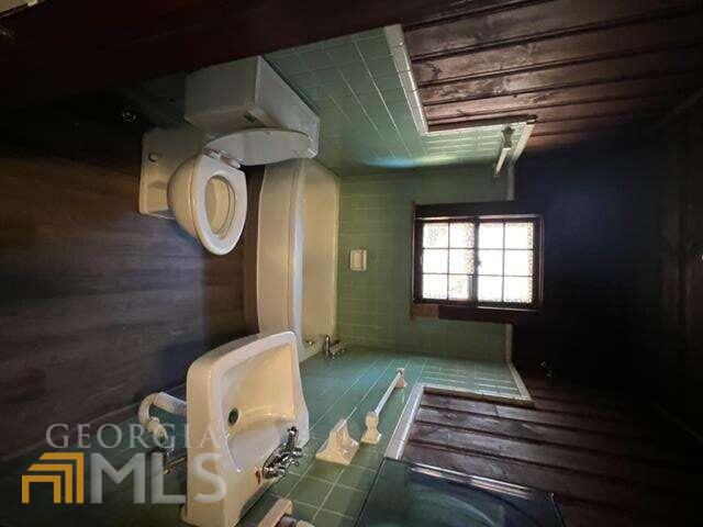 220 E Memorial Drive