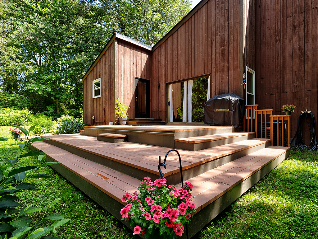 2832 Jacqueline Lane NE