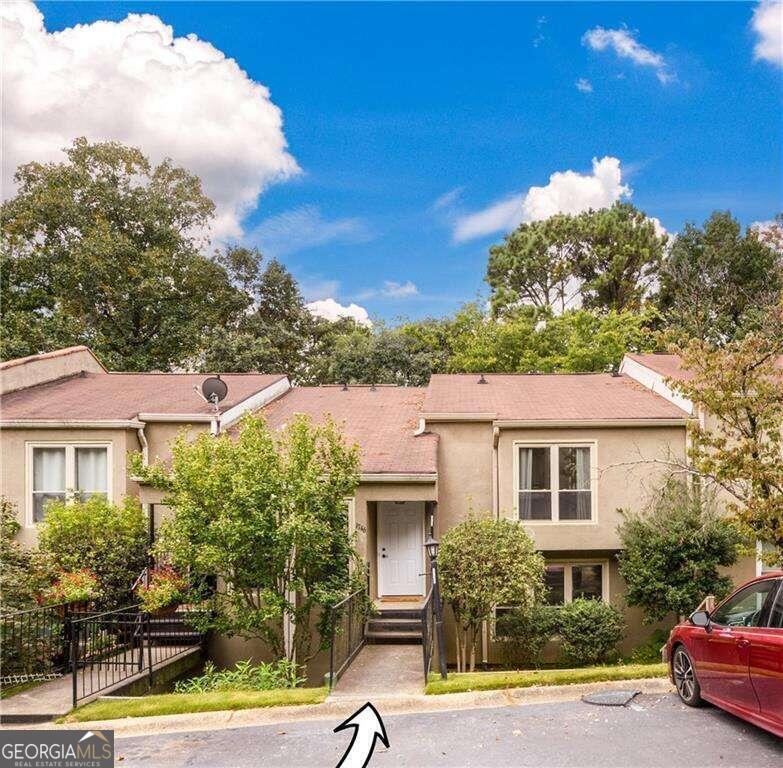 1746 Woodcliff Place NE