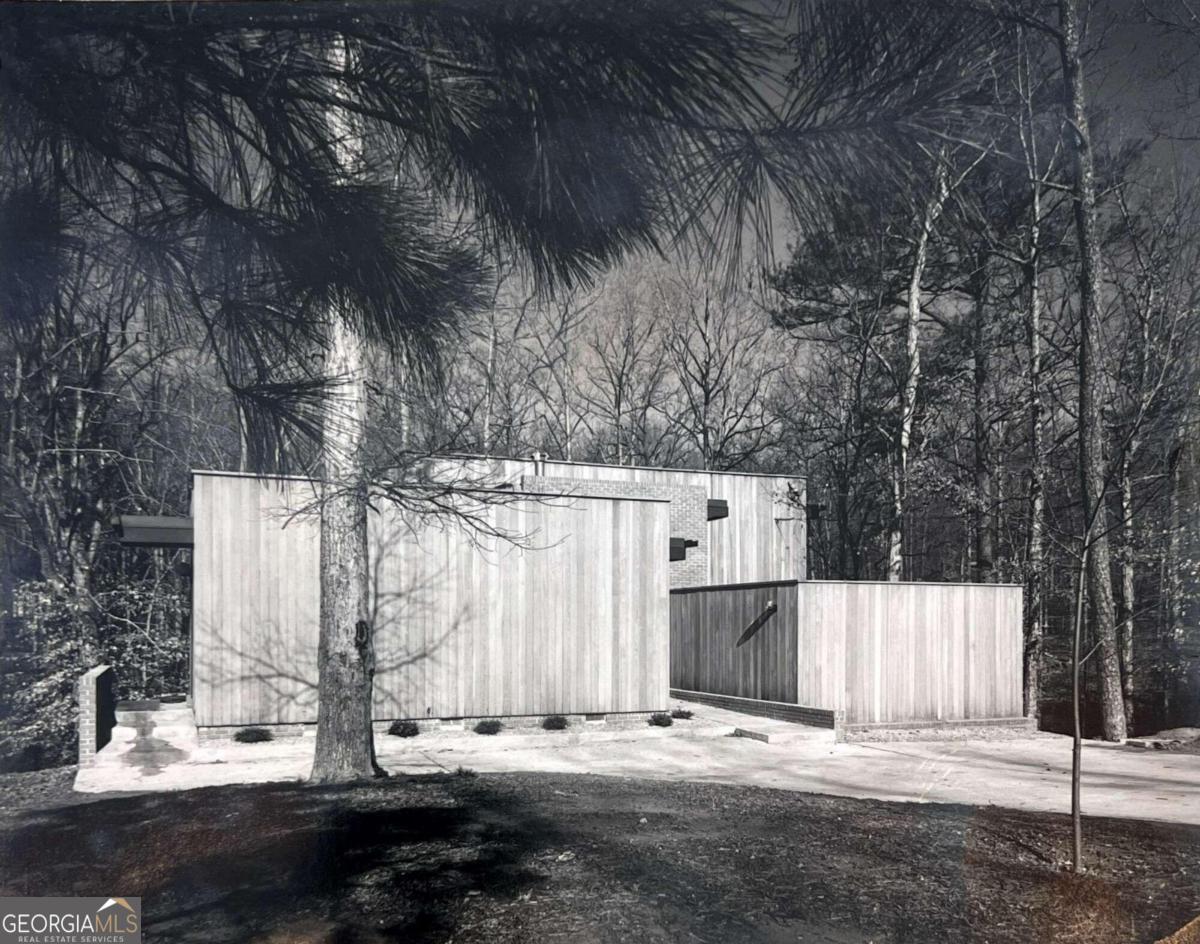 1038 Burton Drive NE