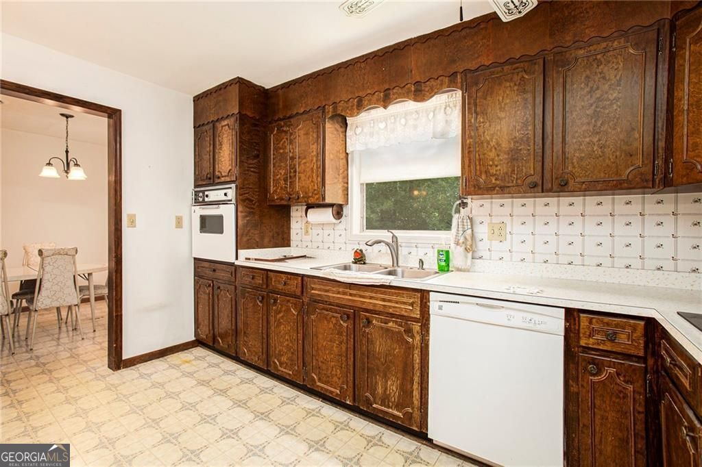 1007 E Callaway Road SW