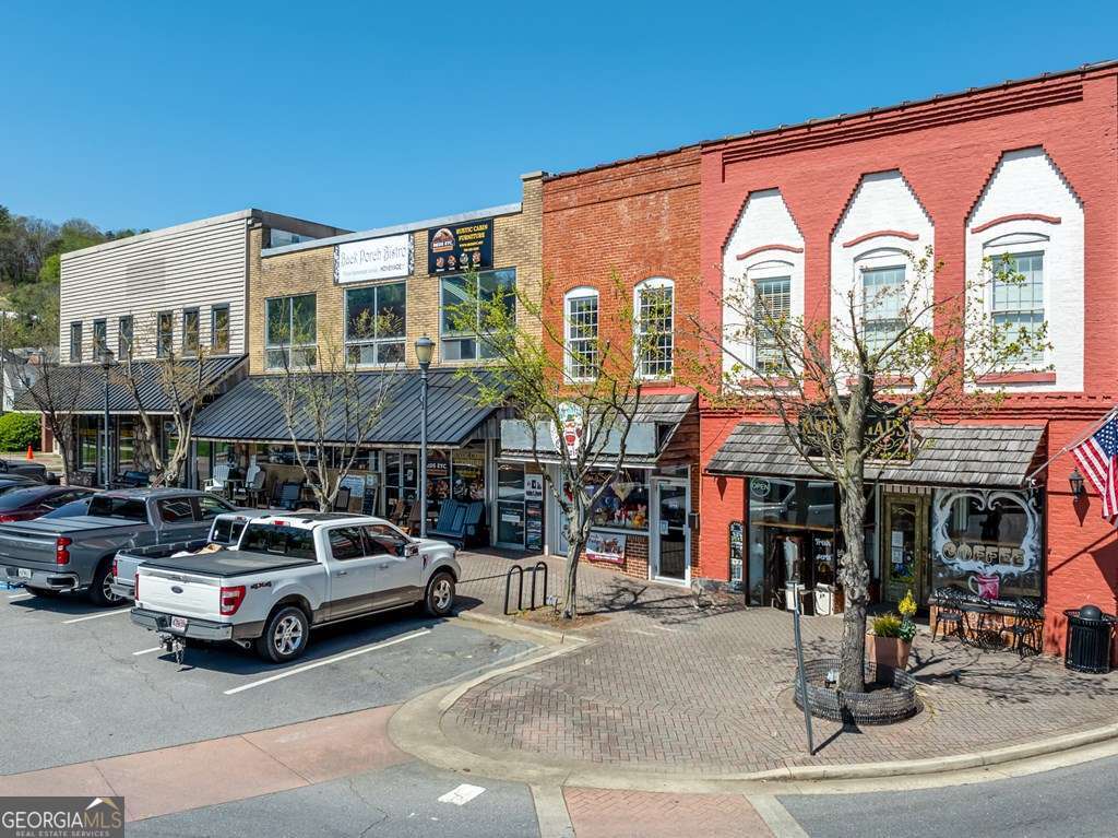 4 Northside Square