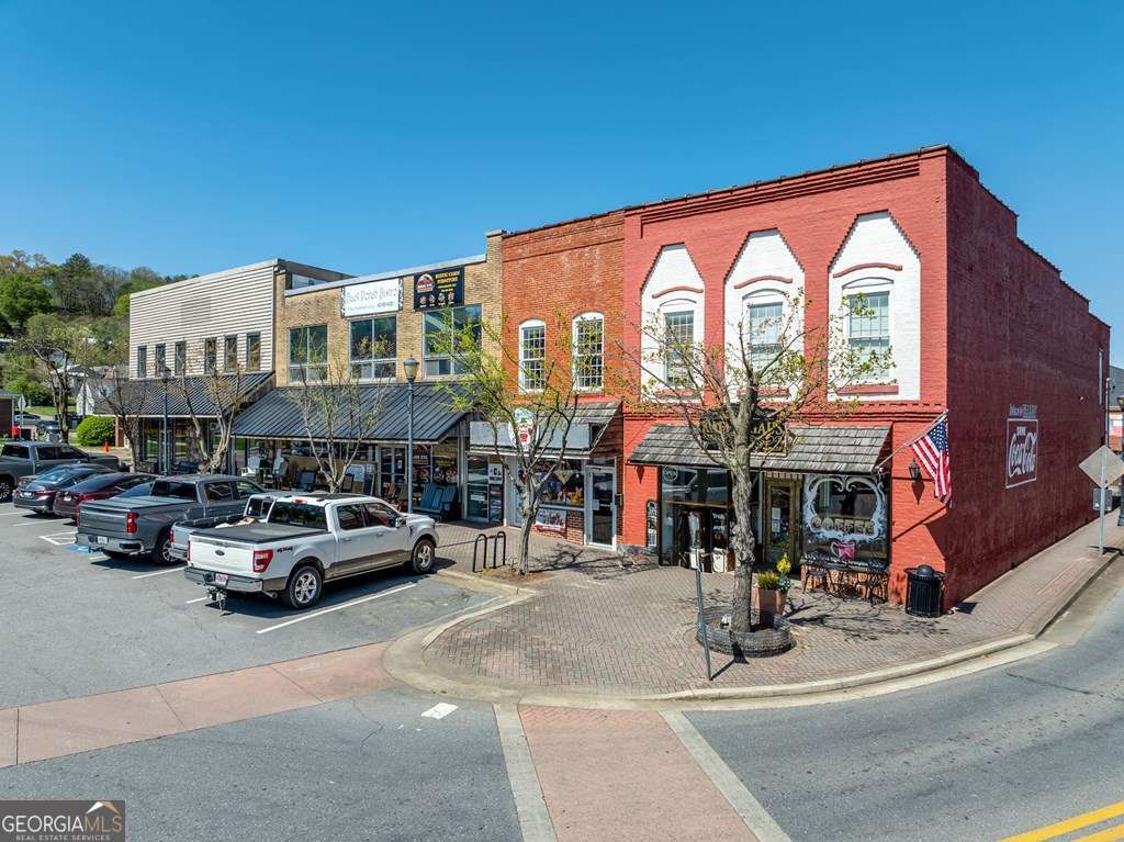 4 Northside Square