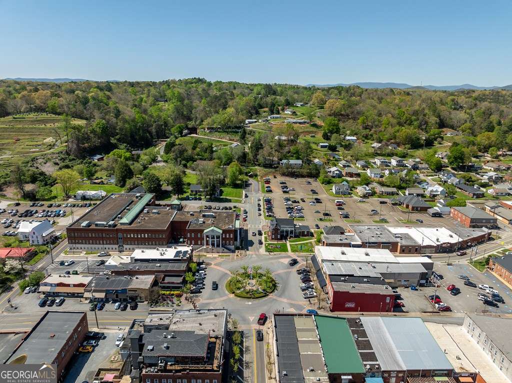 4 Northside Square