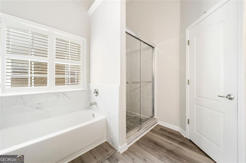 3590 NW BOB HANNAH Drive NW