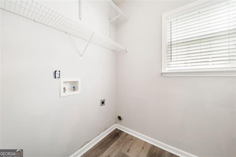 3590 NW BOB HANNAH Drive NW