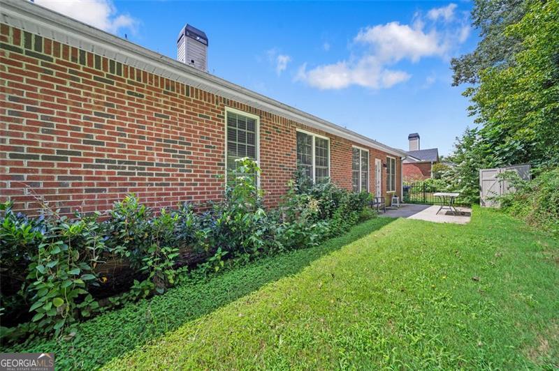 3590 NW BOB HANNAH Drive NW