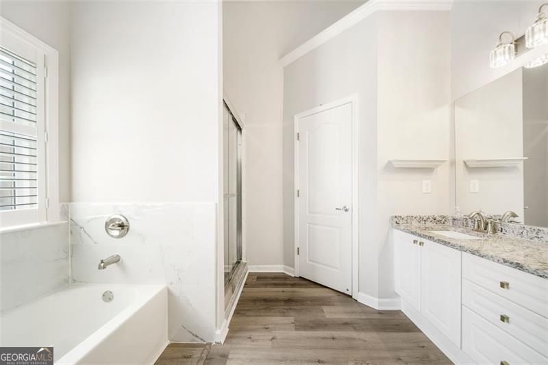 3590 NW BOB HANNAH Drive NW