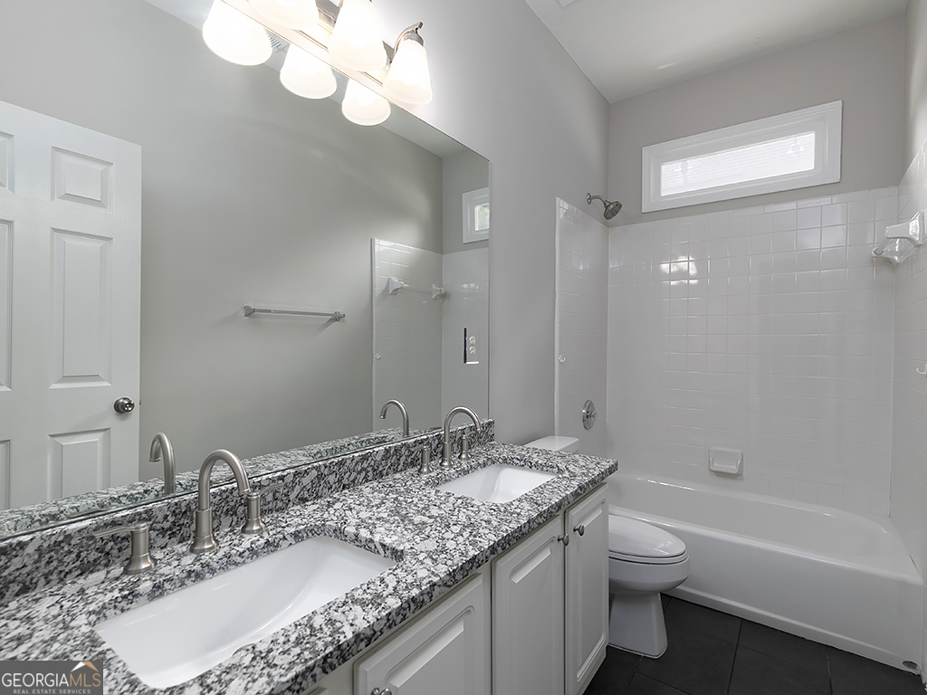 3315 Oak Hampton Way