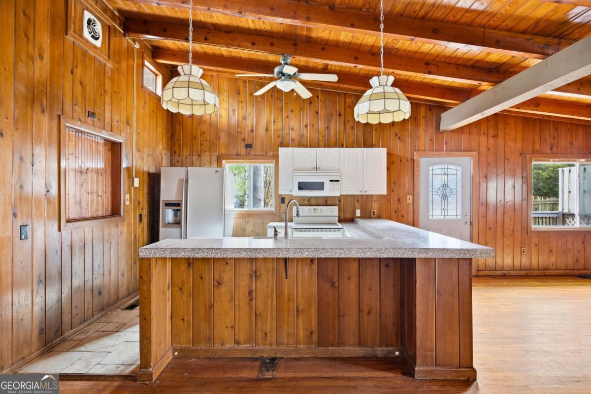 504 N Little Victoria Road