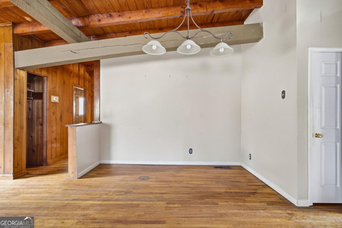 504 N Little Victoria Road