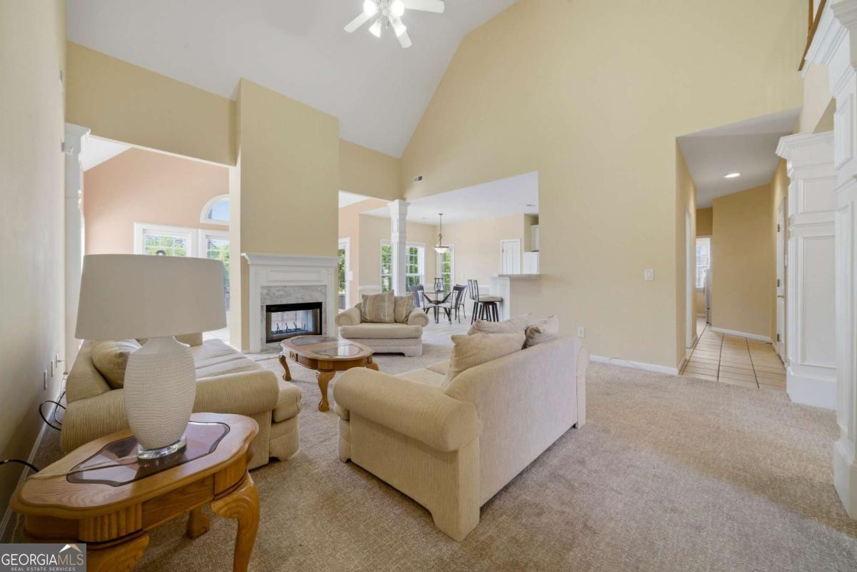 195 Chaucer Parkway