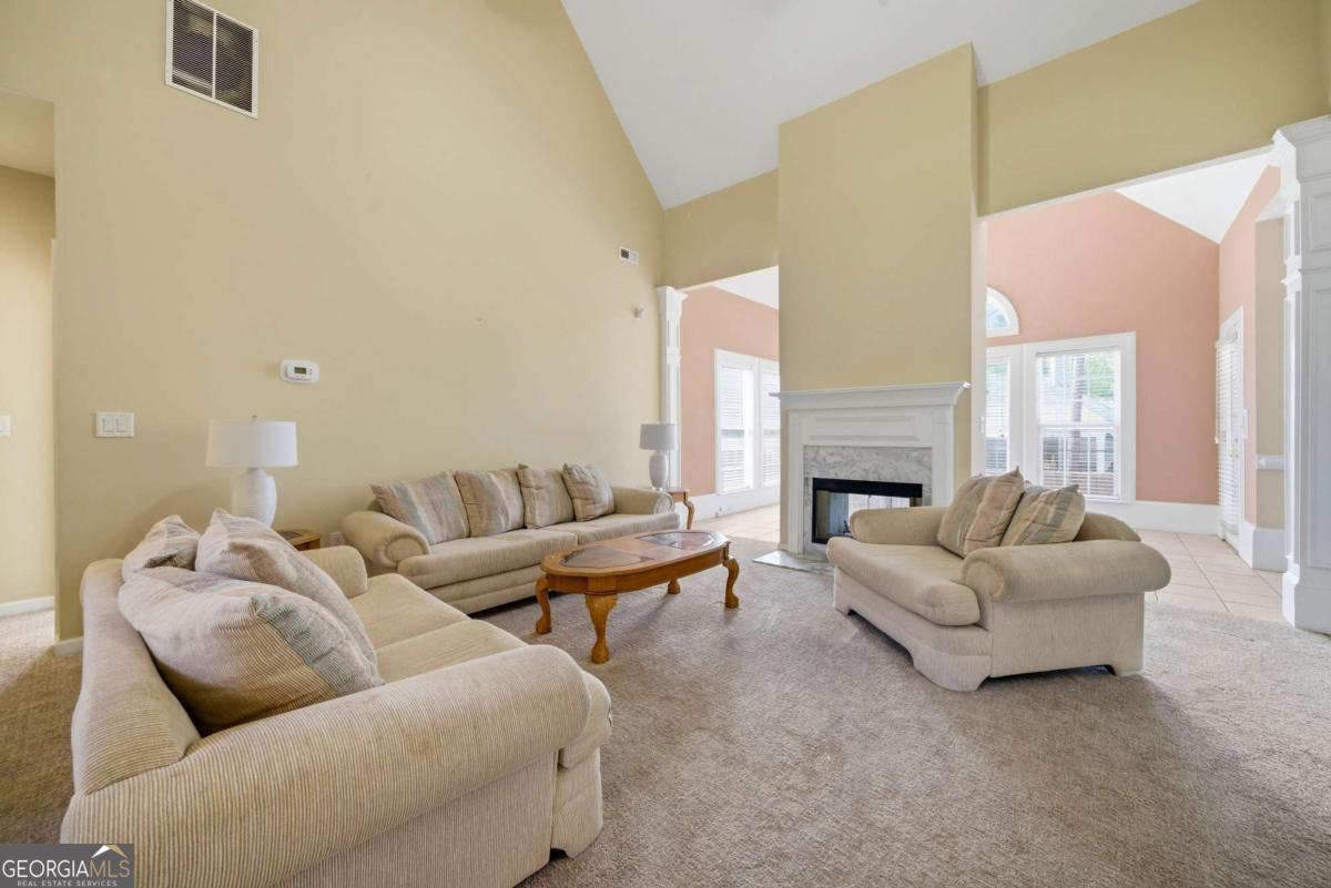 195 Chaucer Parkway