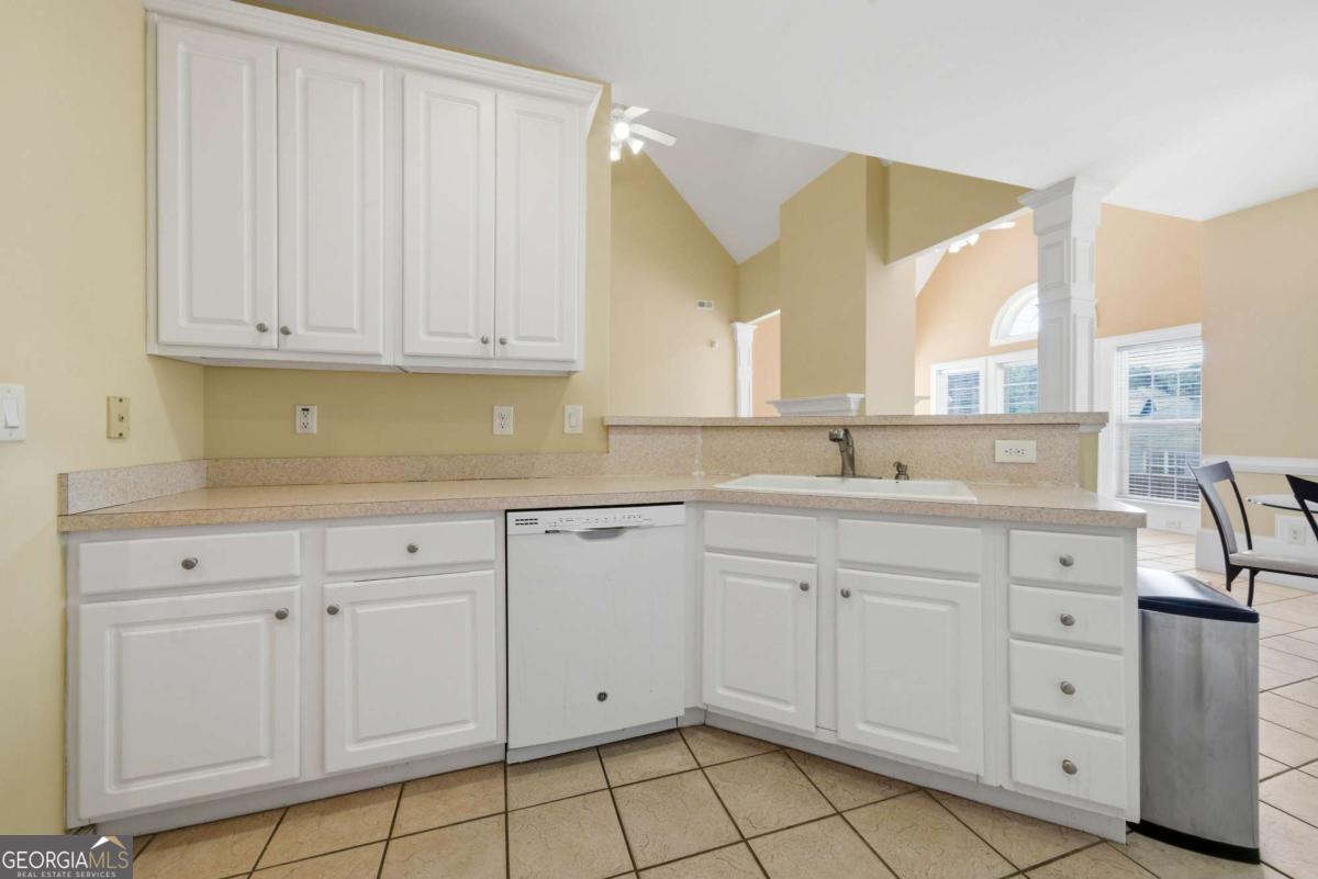195 Chaucer Parkway
