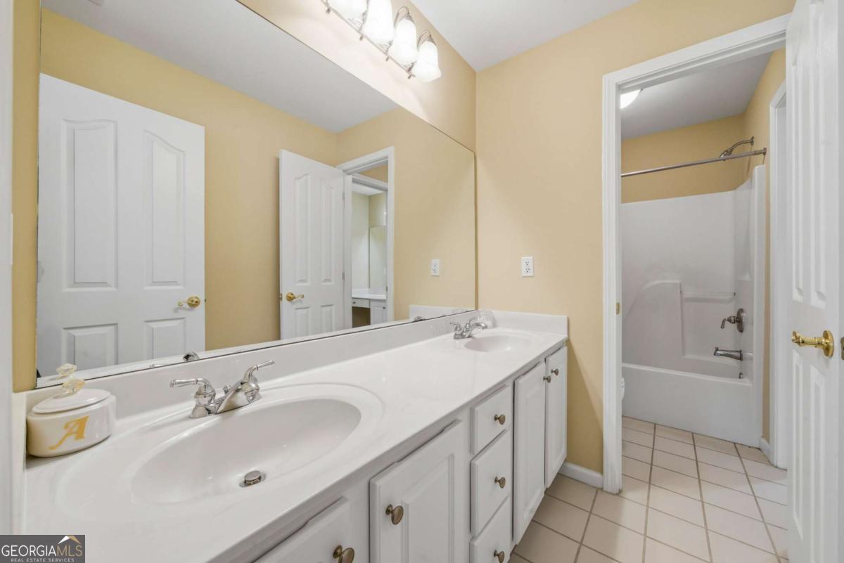 195 Chaucer Parkway
