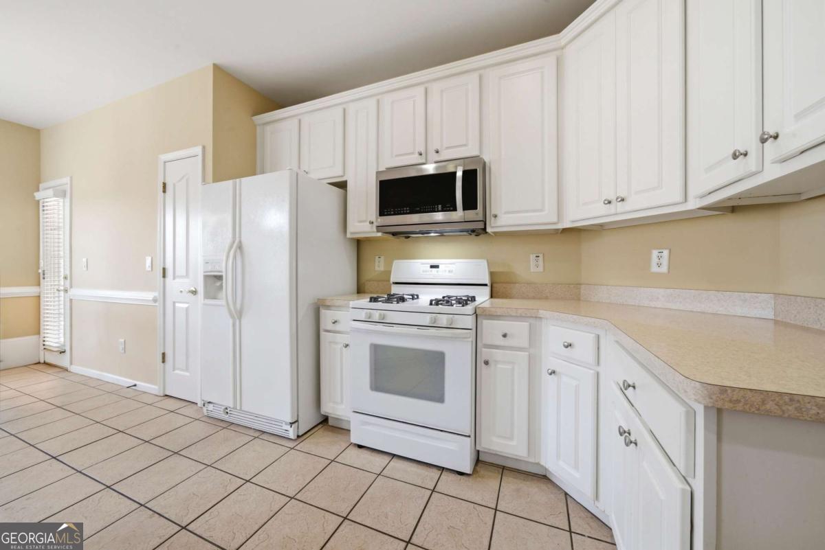 195 Chaucer Parkway