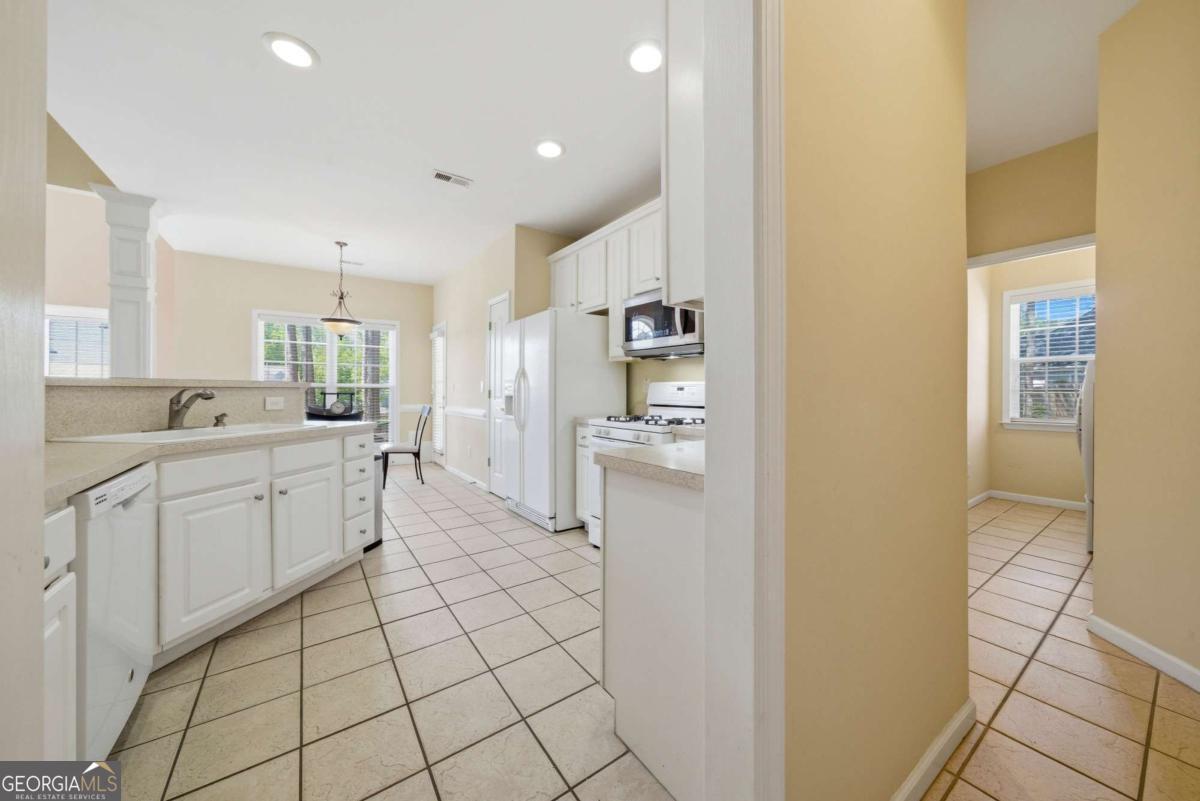 195 Chaucer Parkway